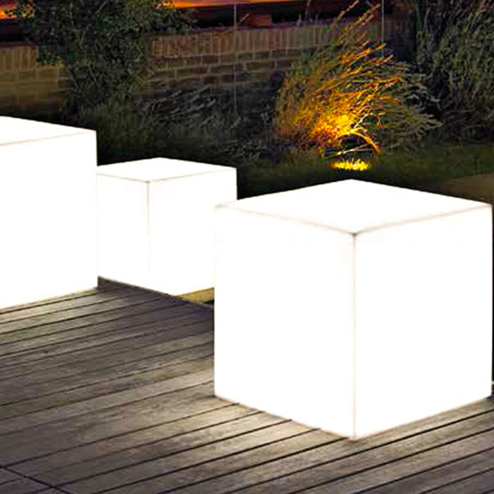 Ray Minimalist Square Acrylic Outdoor Ground Lamp, White - Neutralighting