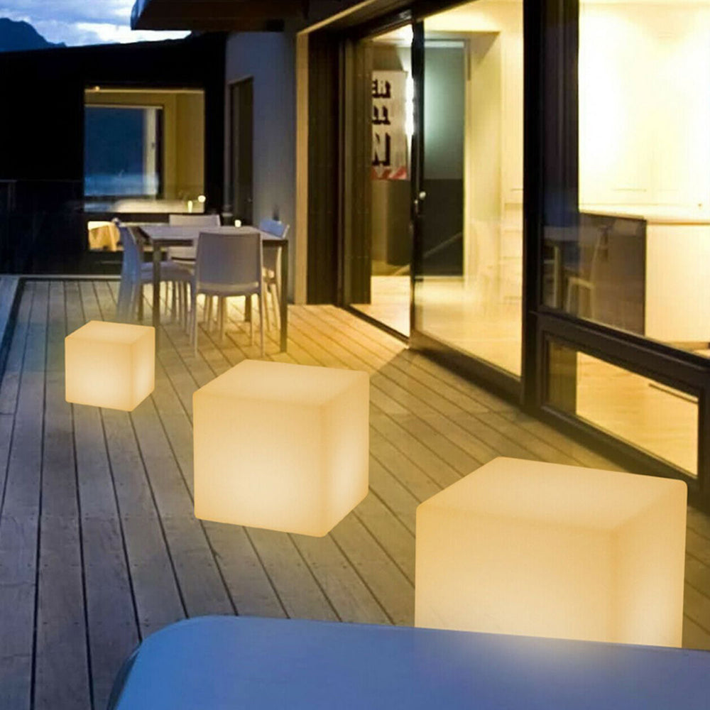 Ray Minimalist Square Acrylic Outdoor Ground Lamp, White - Neutralighting
