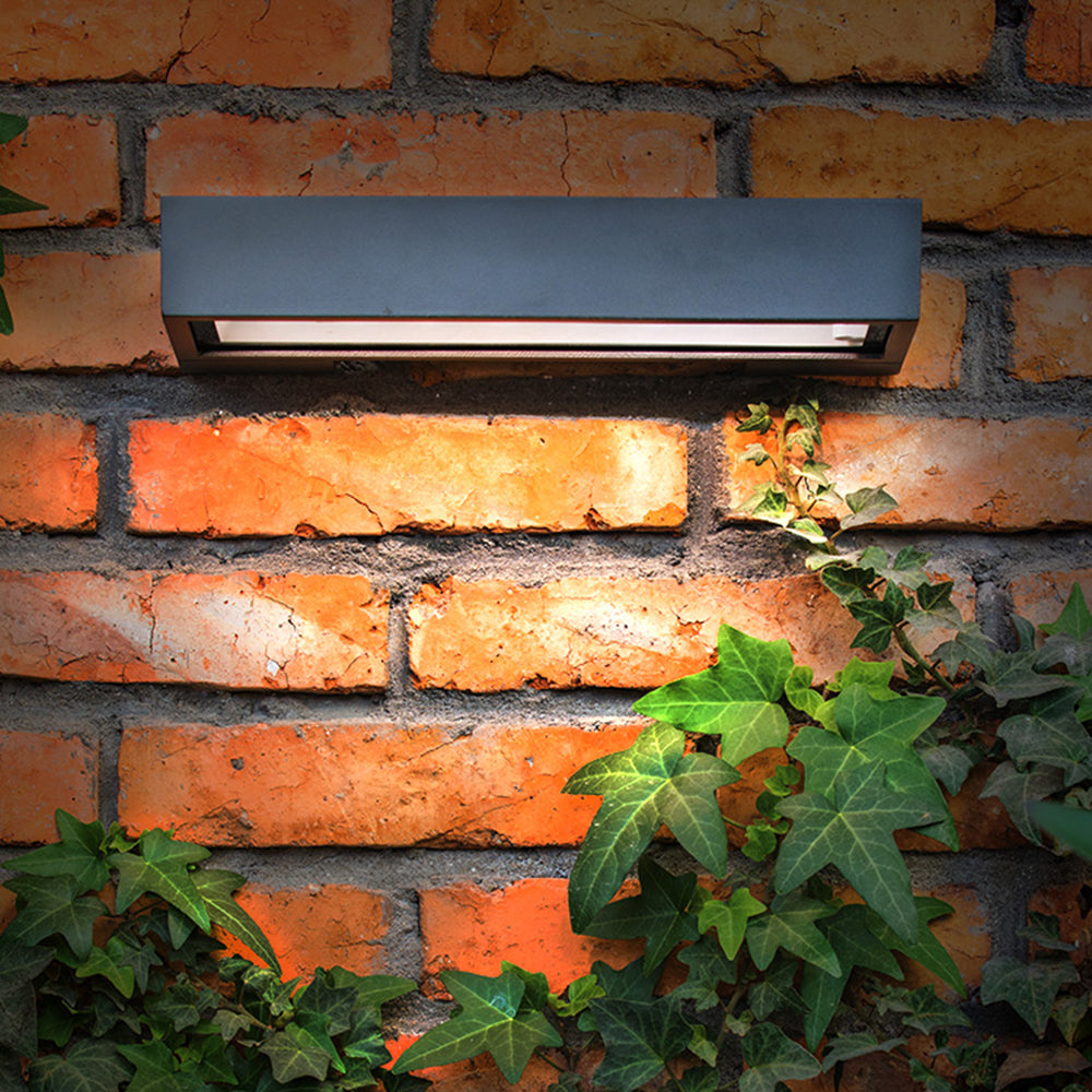 Ray Modern rectangular Solar Waterproof Outdoor Wall Lamp, Black - Neutralighting