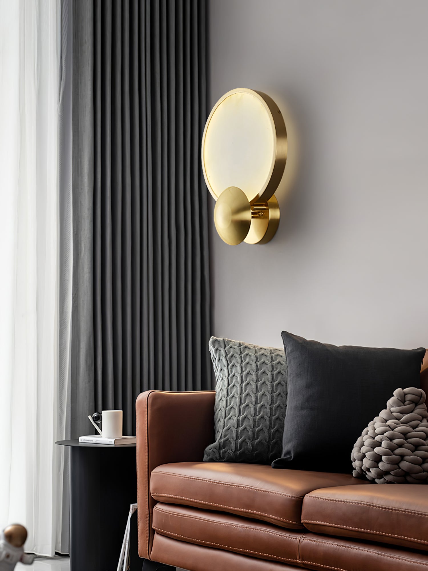 Sol Alabaster Brass Wall Light - Neutralighting