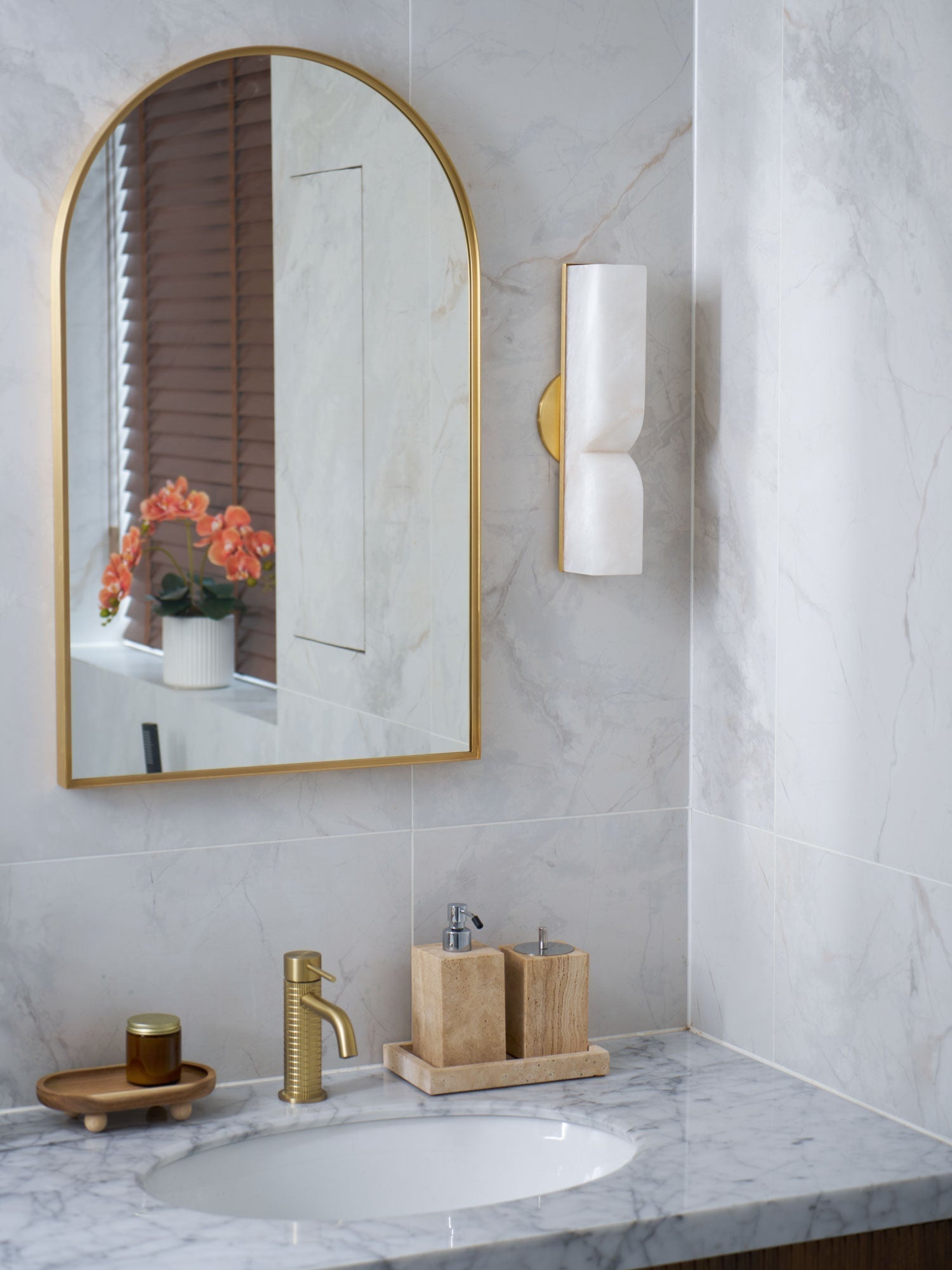 Lunaris Alabaster Rectangular Wall Lamp - Neutralighting