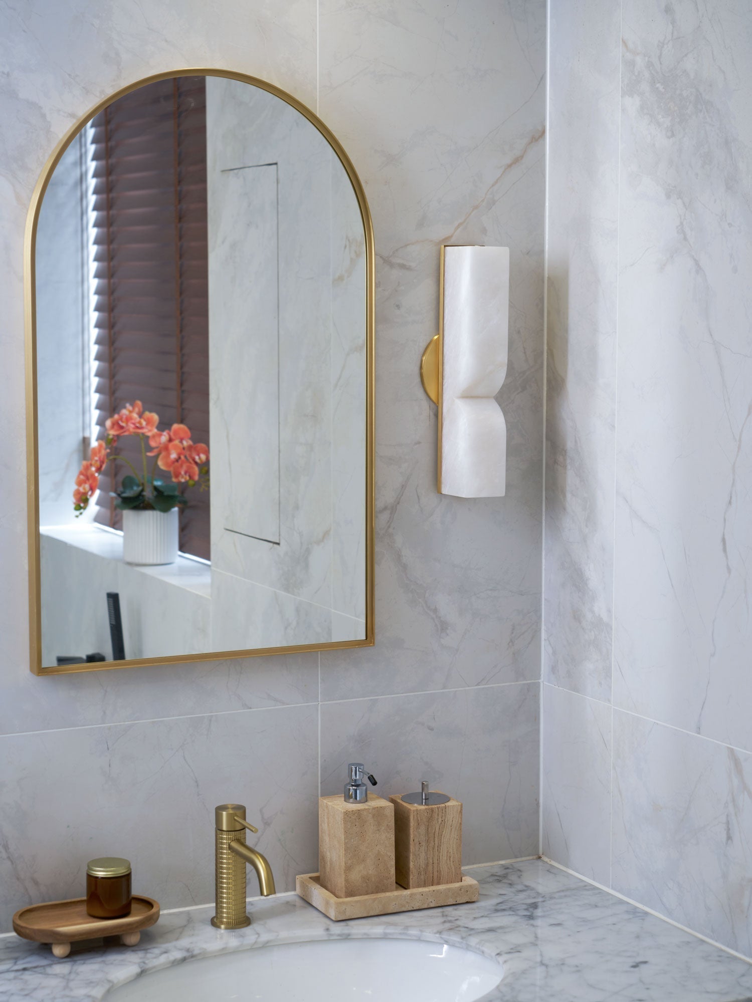 Lunaris Alabaster Rectangular Wall Lamp - Neutralighting