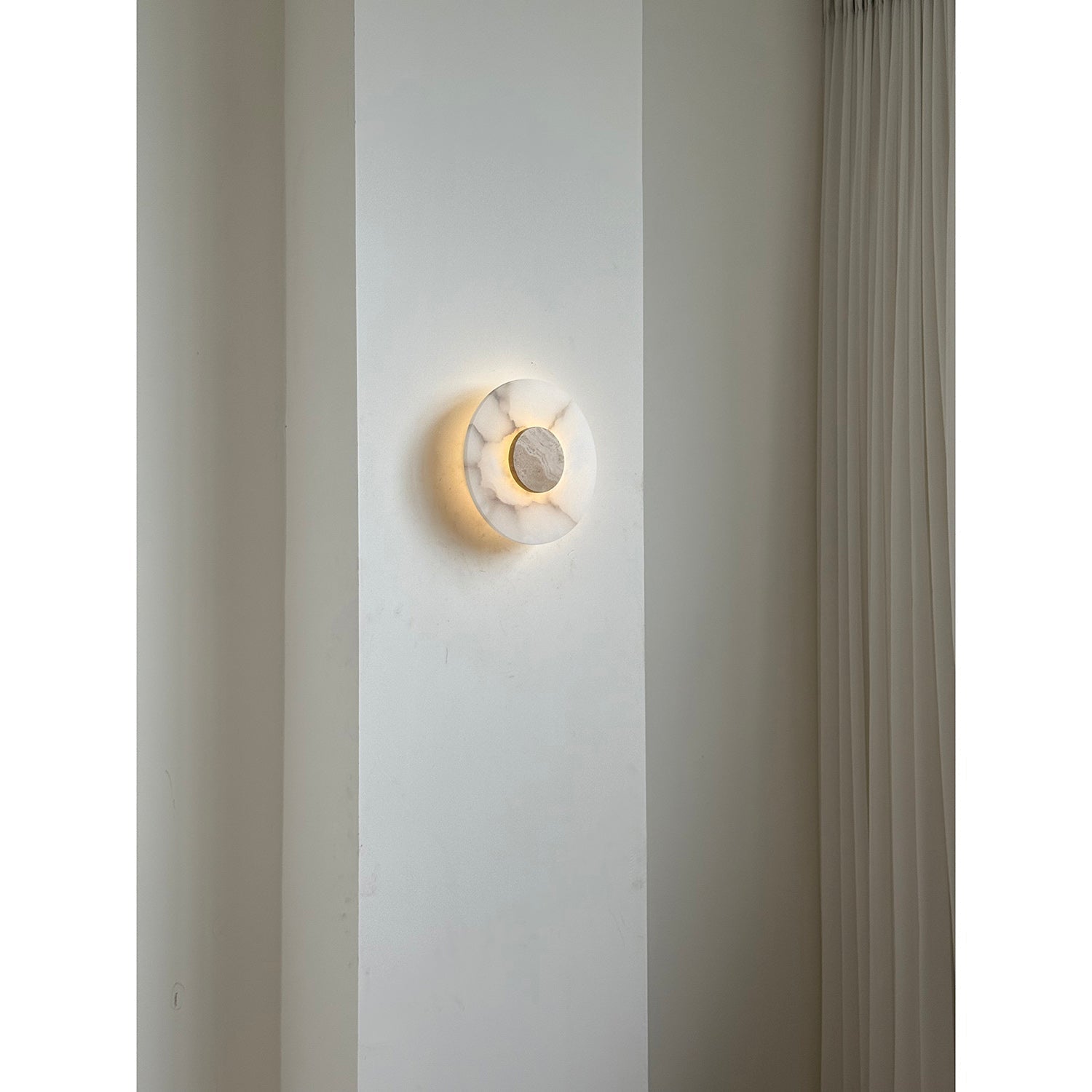 Rauduvyi Modern Minimalist Alabaster Wall Lamp - Neutralighting