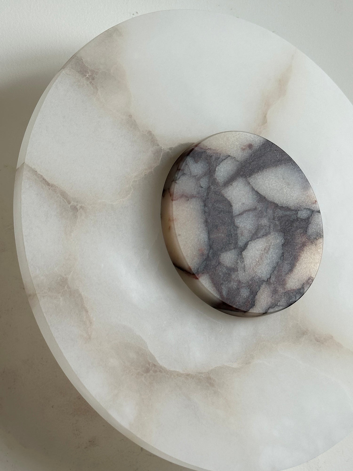Rauduvyi Modern Minimalist Alabaster Wall Lamp - Neutralighting