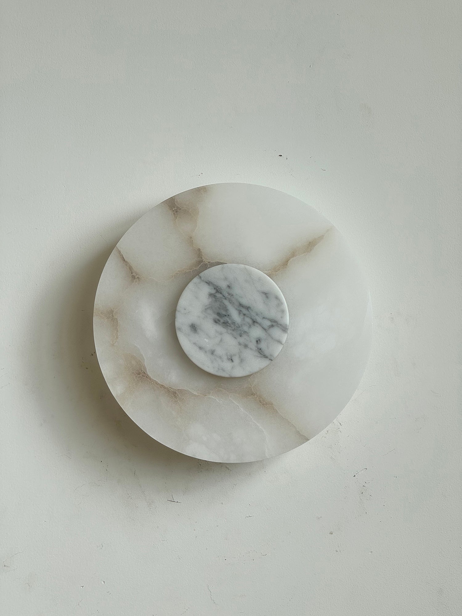 Rauduvyi Modern Minimalist Alabaster Wall Lamp - Neutralighting