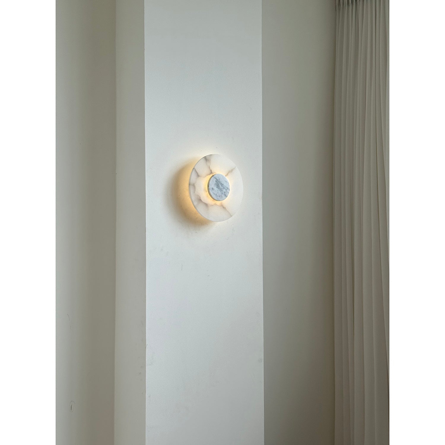 Rauduvyi Modern Minimalist Alabaster Wall Lamp - Neutralighting