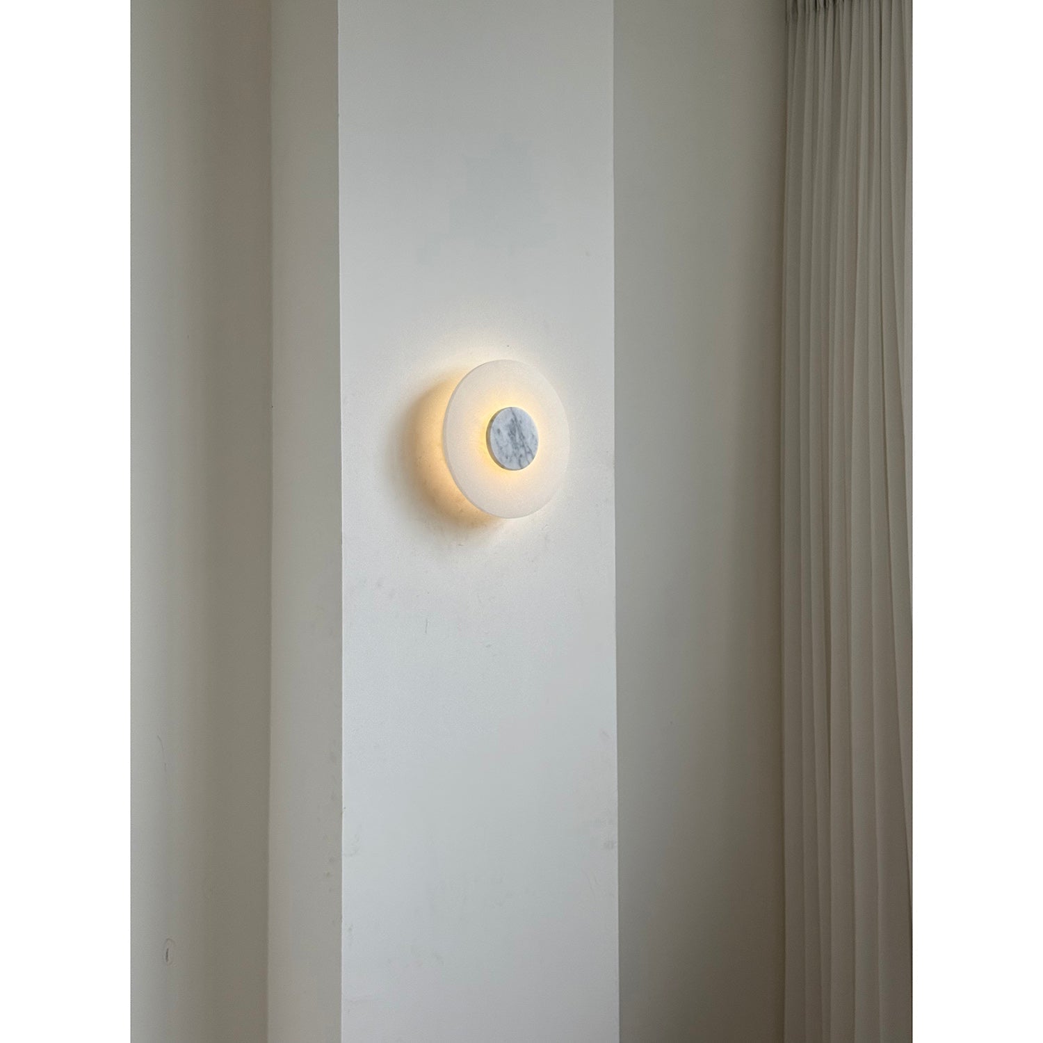 Rauduvyi Modern Minimalist Alabaster Wall Lamp - Neutralighting