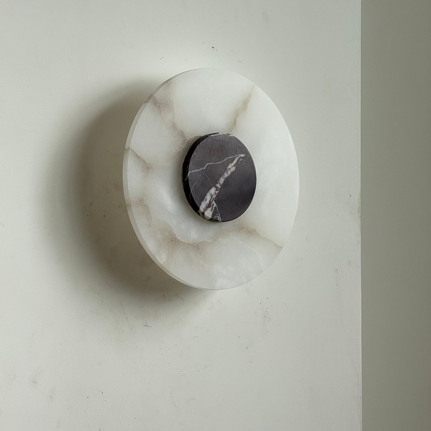 Rauduvyi Modern Minimalist Alabaster Wall Lamp - Neutralighting