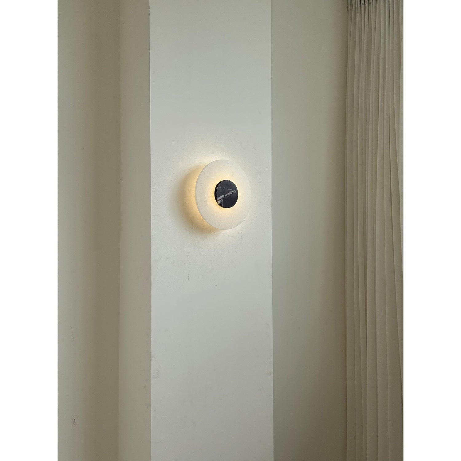 Rauduvyi Modern Minimalist Alabaster Wall Lamp - Neutralighting