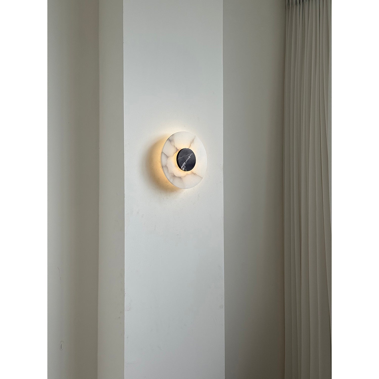 Rauduvyi Modern Minimalist Alabaster Wall Lamp - Neutralighting