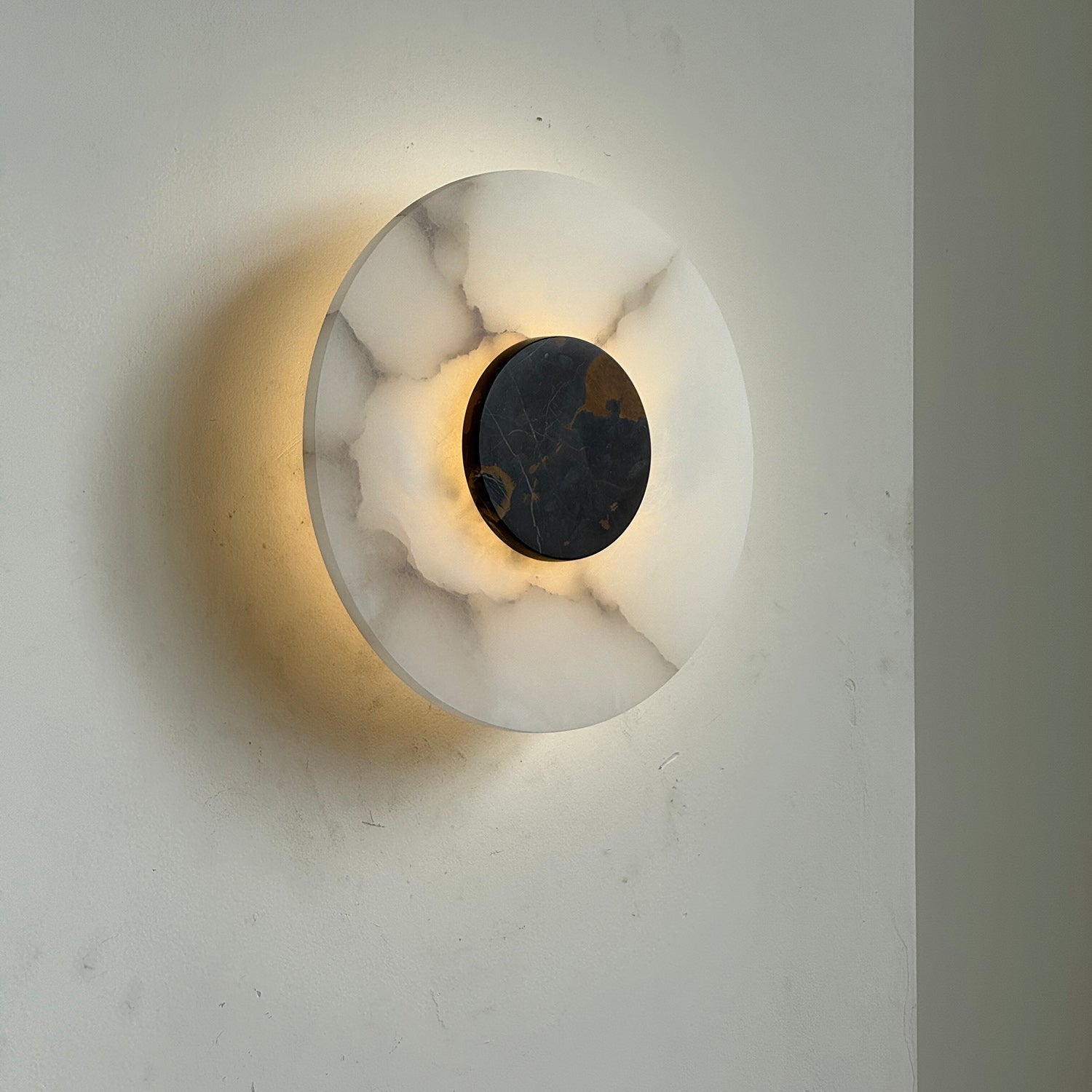 Rauduvyi Modern Minimalist Alabaster Wall Lamp - Neutralighting