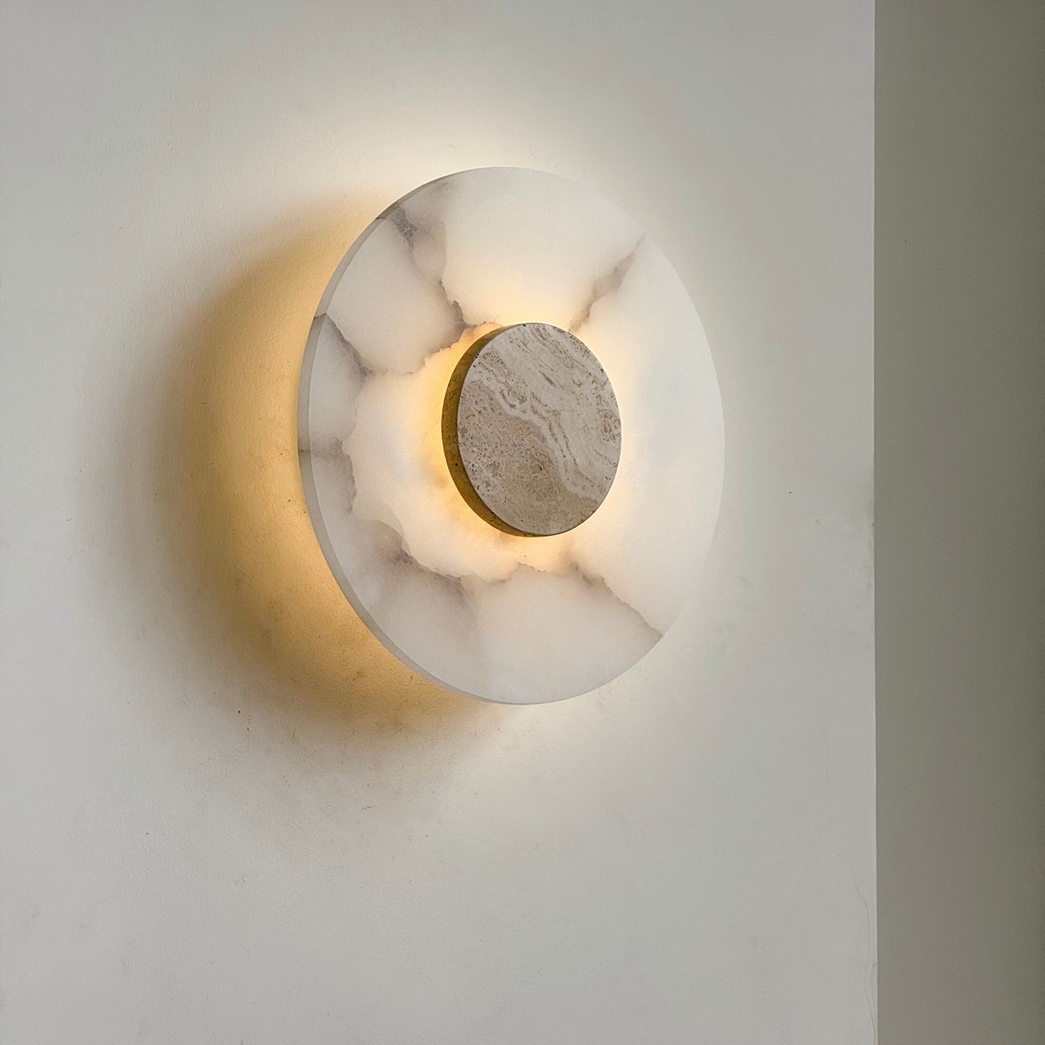 Rauduvyi Modern Minimalist Alabaster Wall Lamp - Neutralighting