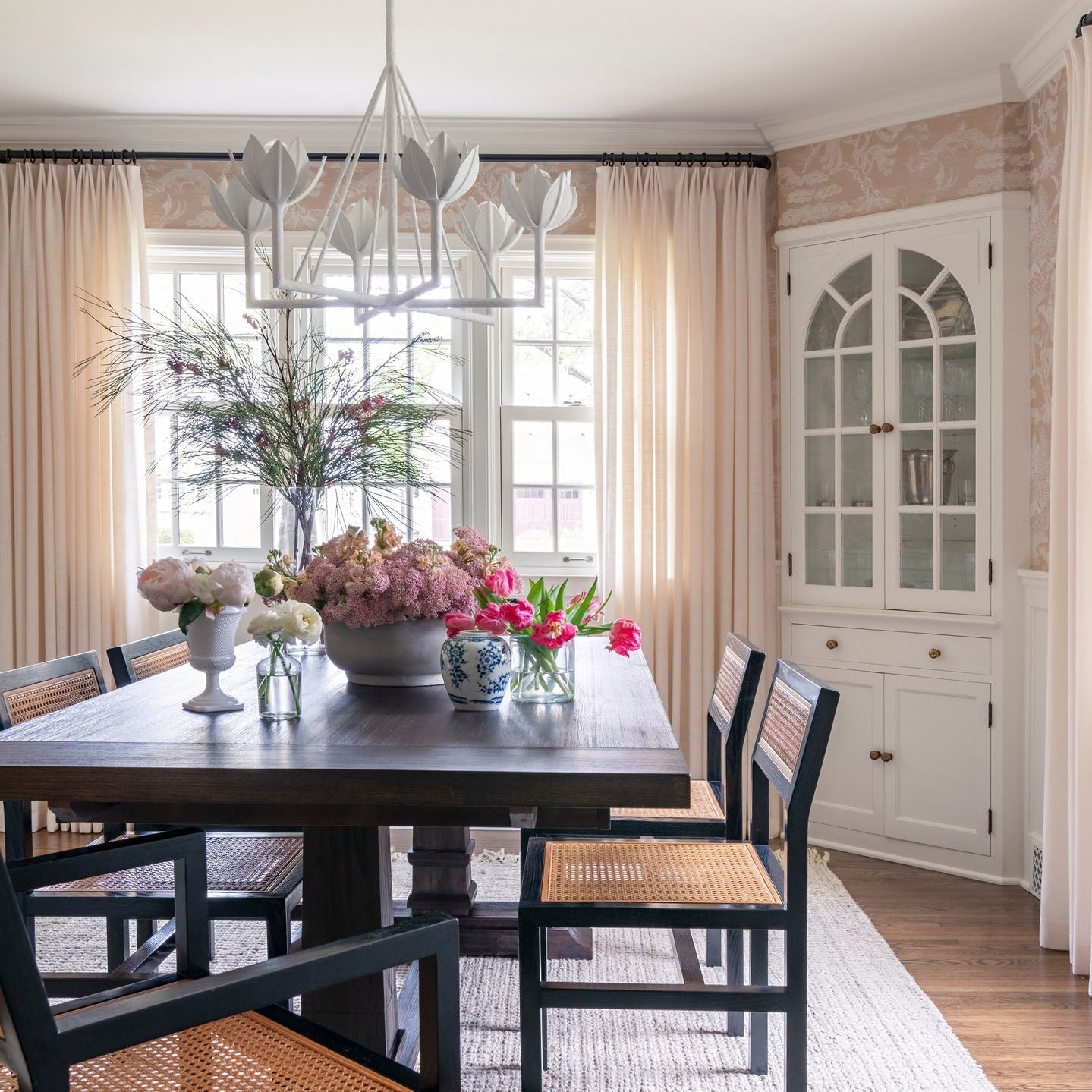 Alberto Modern Minimalist Floral Brass Chandelier - Neutralighting
