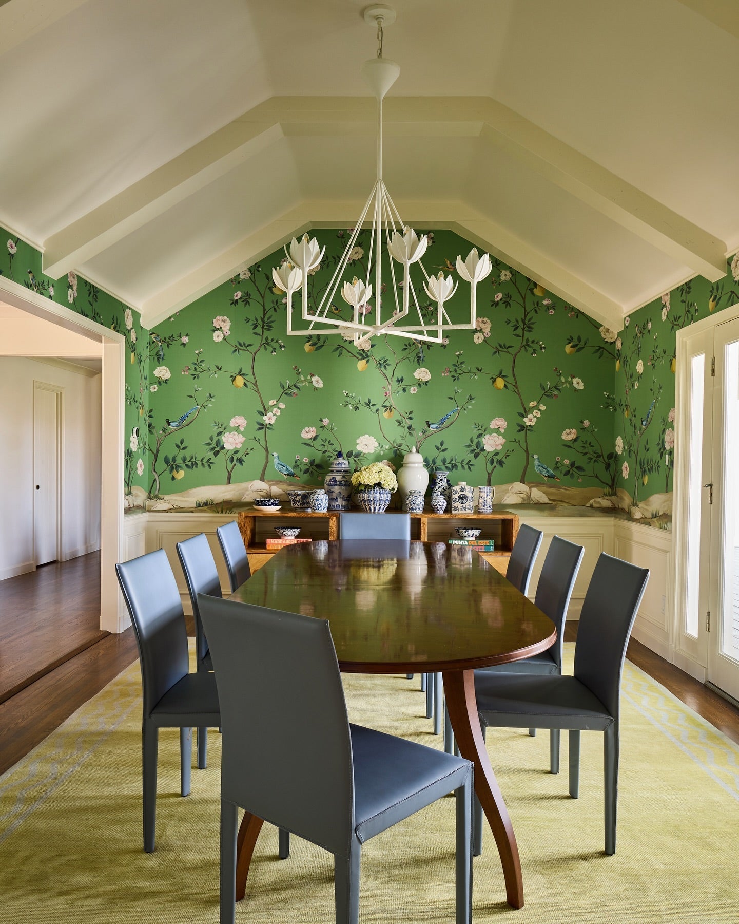 Alberto Modern Minimalist Floral Brass Chandelier - Neutralighting