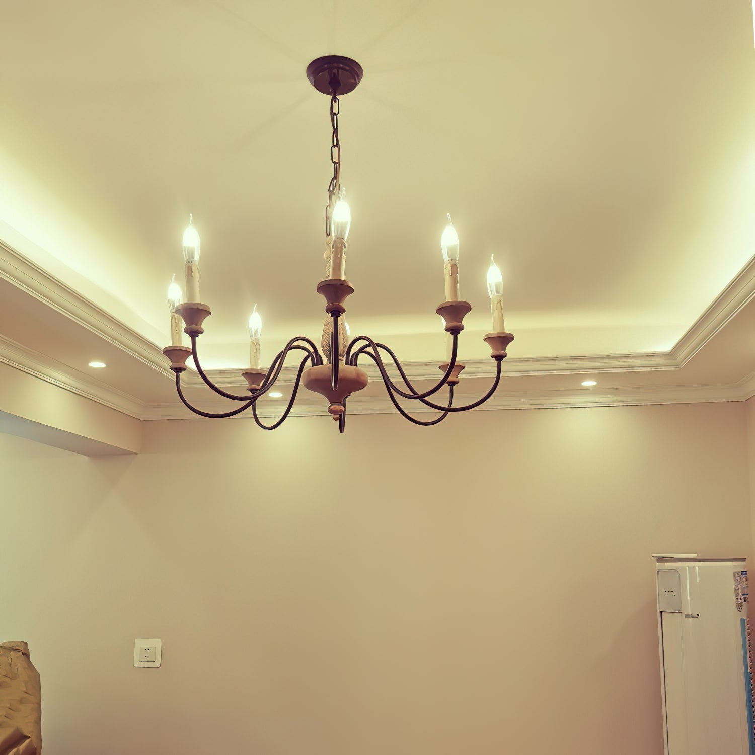 Ljomuvyi Traditional Farmhouse Metal Wood Chandelier - Neutralighting