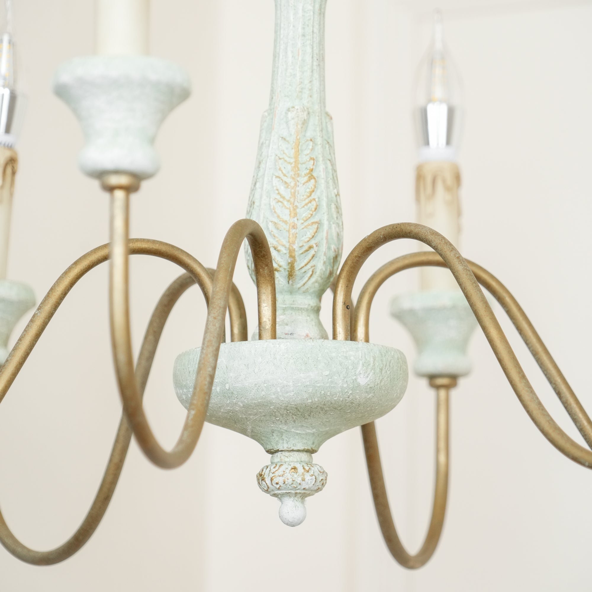 Ljomuvyi Traditional Farmhouse Metal Wood Chandelier - Neutralighting