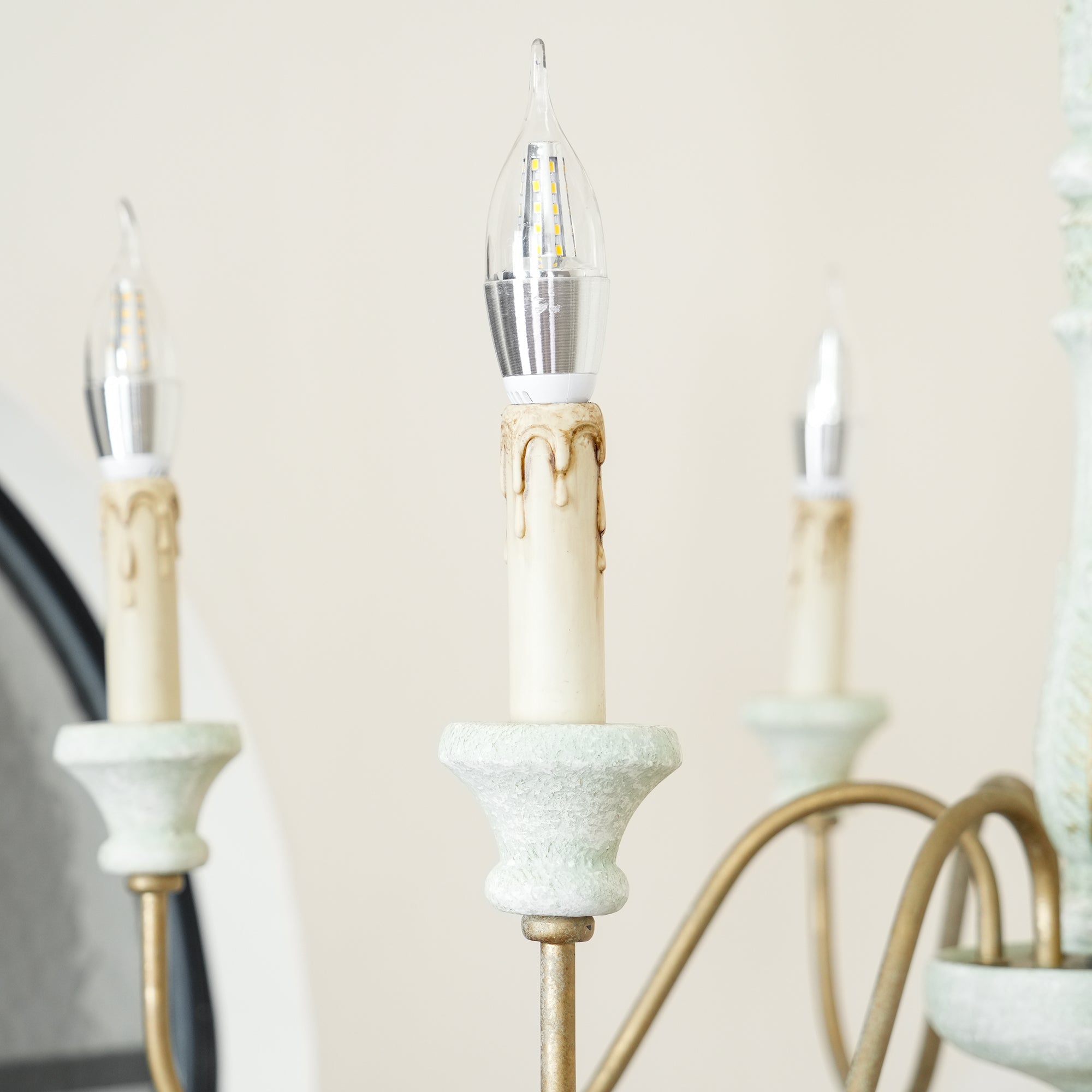 Ljomuvyi Traditional Farmhouse Metal Wood Chandelier - Neutralighting