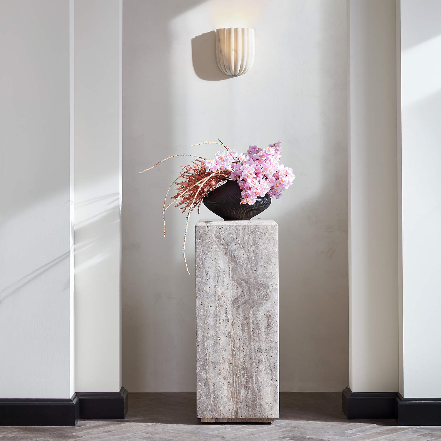 Tinduvys Elegance Ariel Single Marble Fluted Wall Lamp - Neutralighting