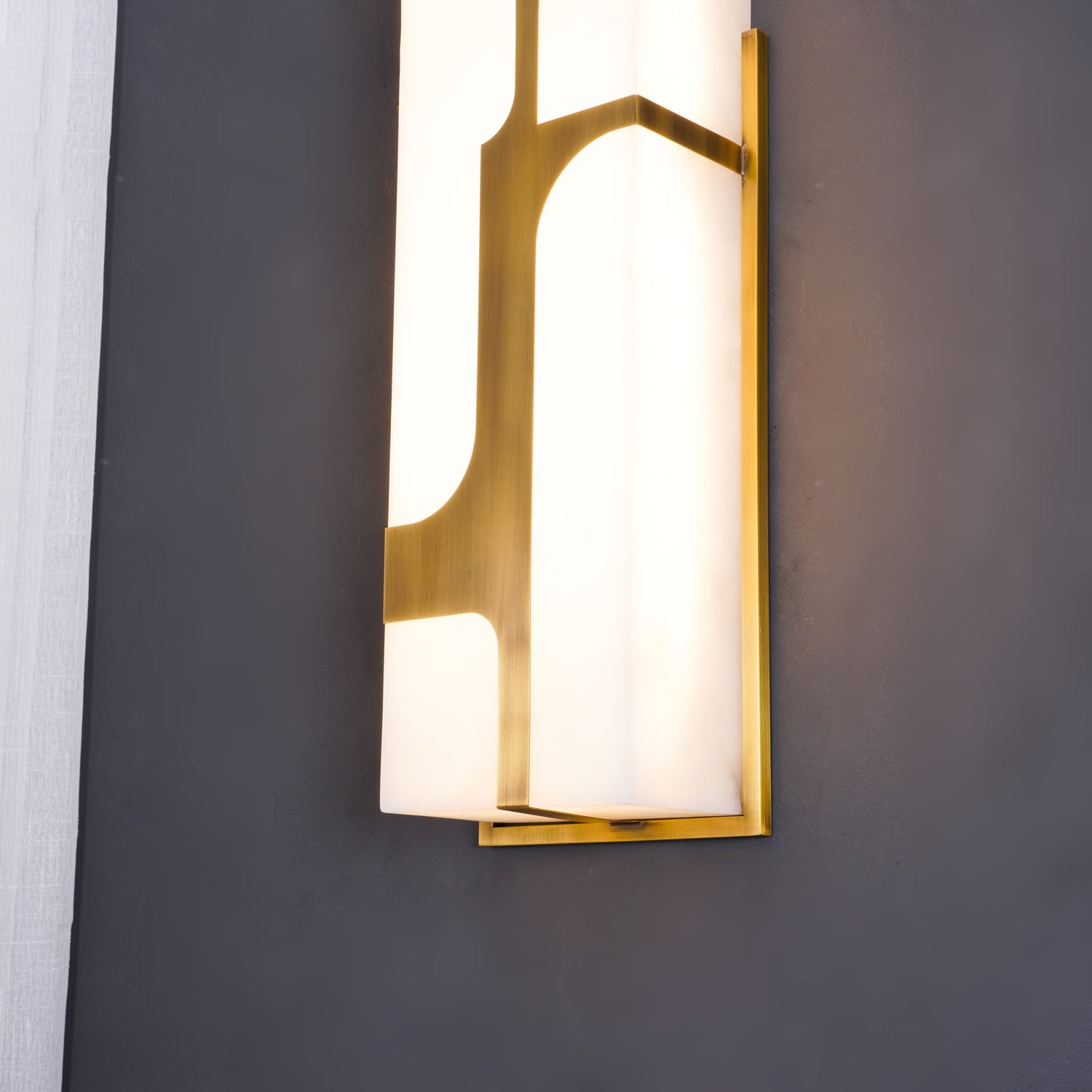 Ariel Wall Lamp Alabaster & Brass Elegance - Neutralighting