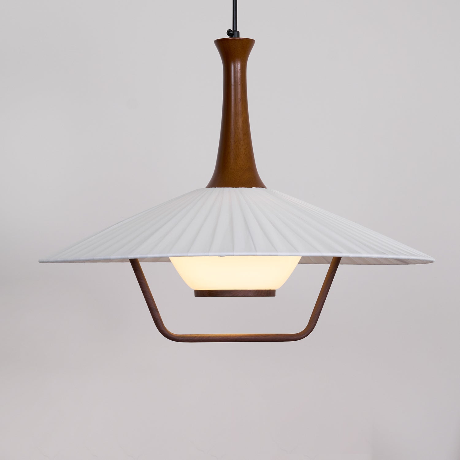 Vionne Mid-Century Wood and White Pendant Lamp - Neutralighting