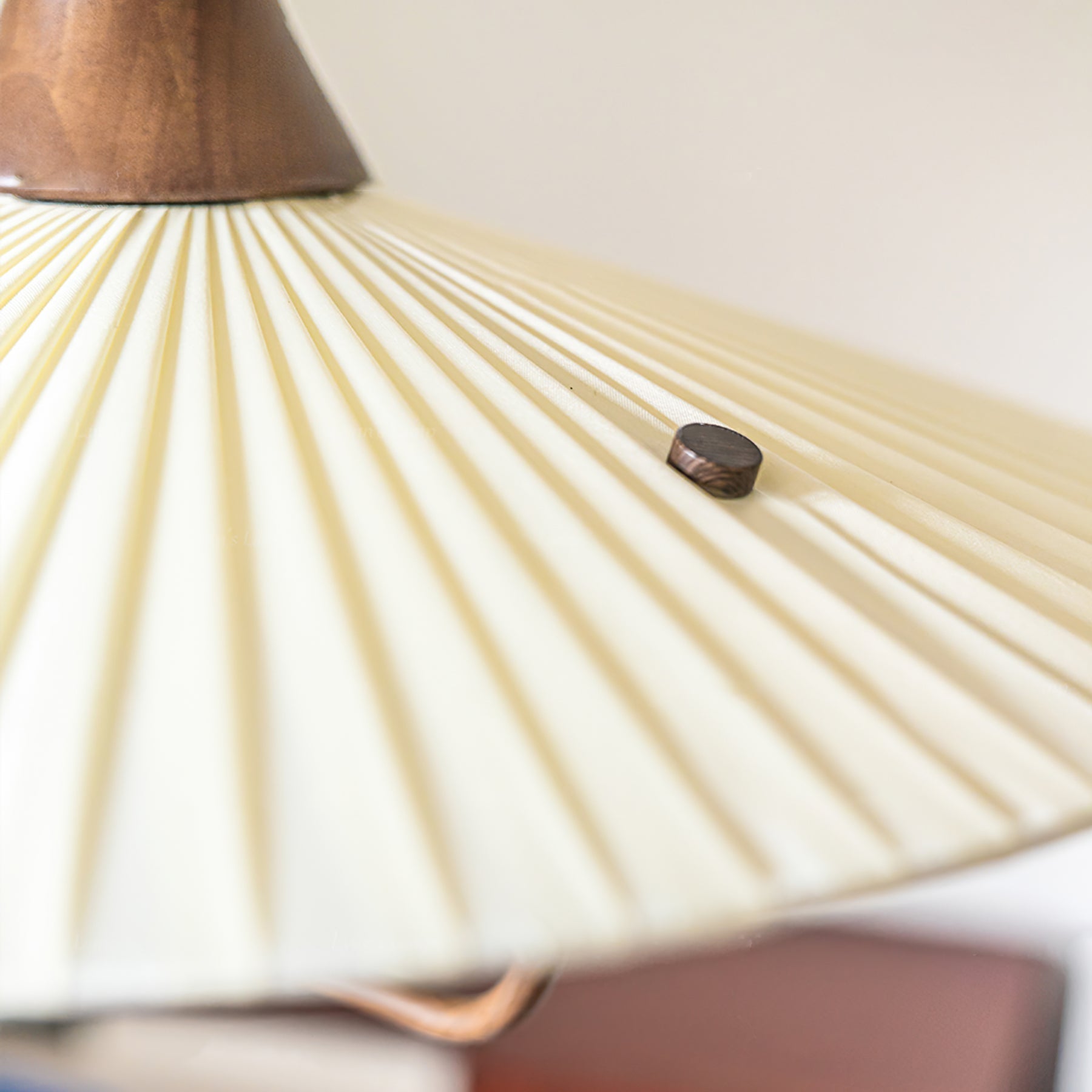 Vionne Mid-Century Wood and White Pendant Lamp - Neutralighting