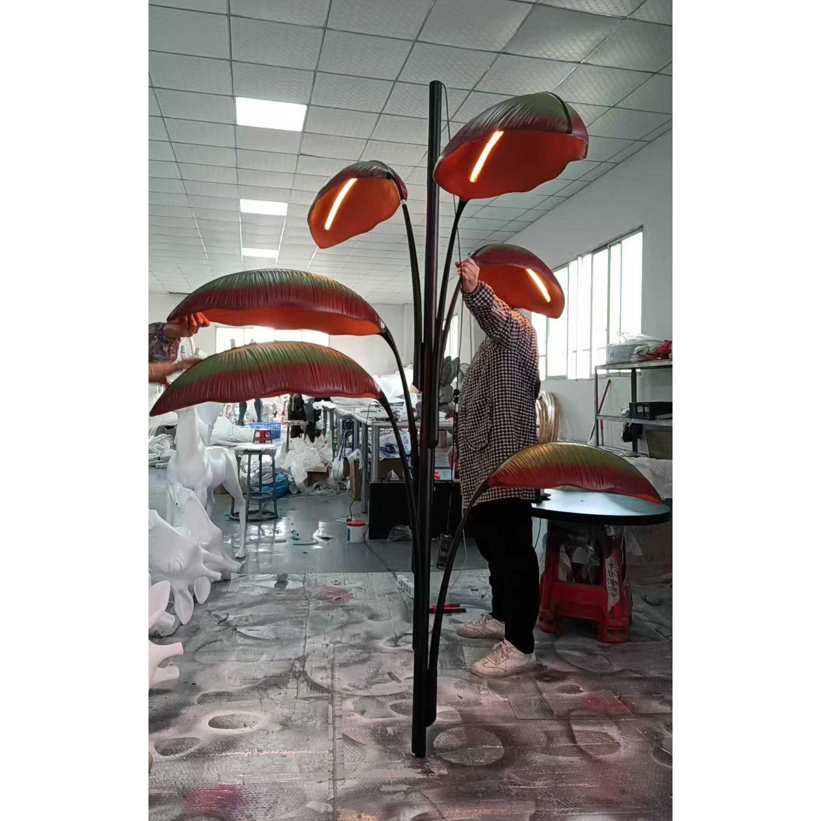 Rauduvyu Modern Minimalist Leaf Black Metal Chandelier - Neutralighting