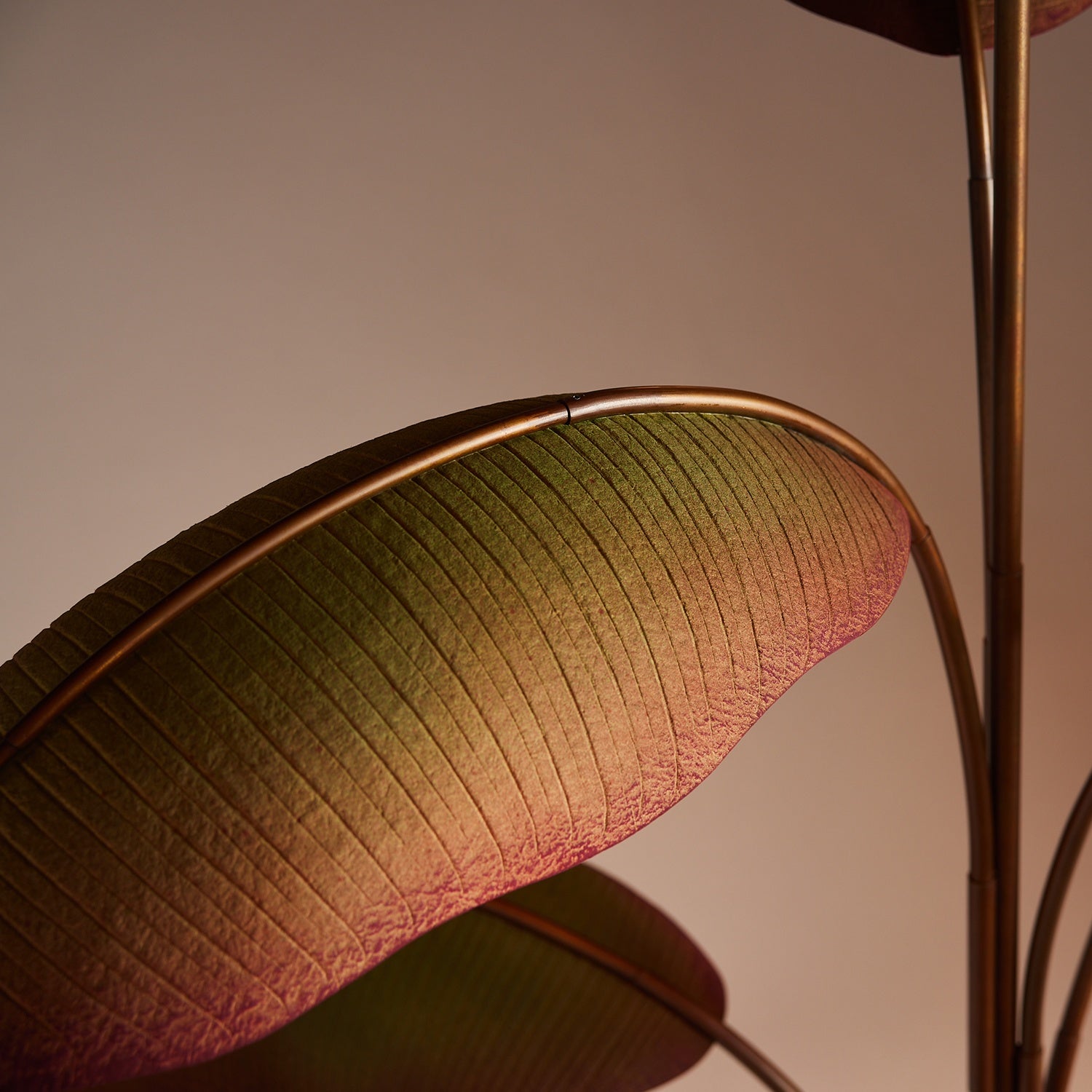Rauduvyu Modern Minimalist Leaf Black Metal Chandelier - Neutralighting