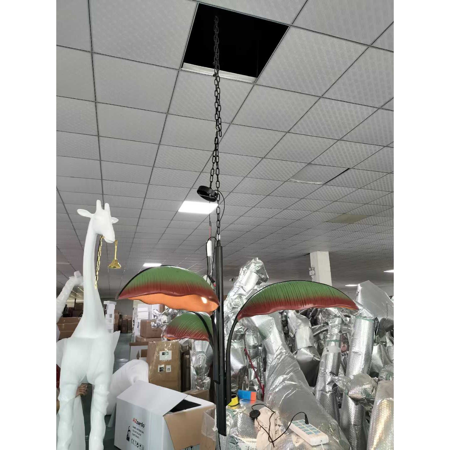 Rauduvyu Modern Minimalist Leaf Black Metal Chandelier - Neutralighting