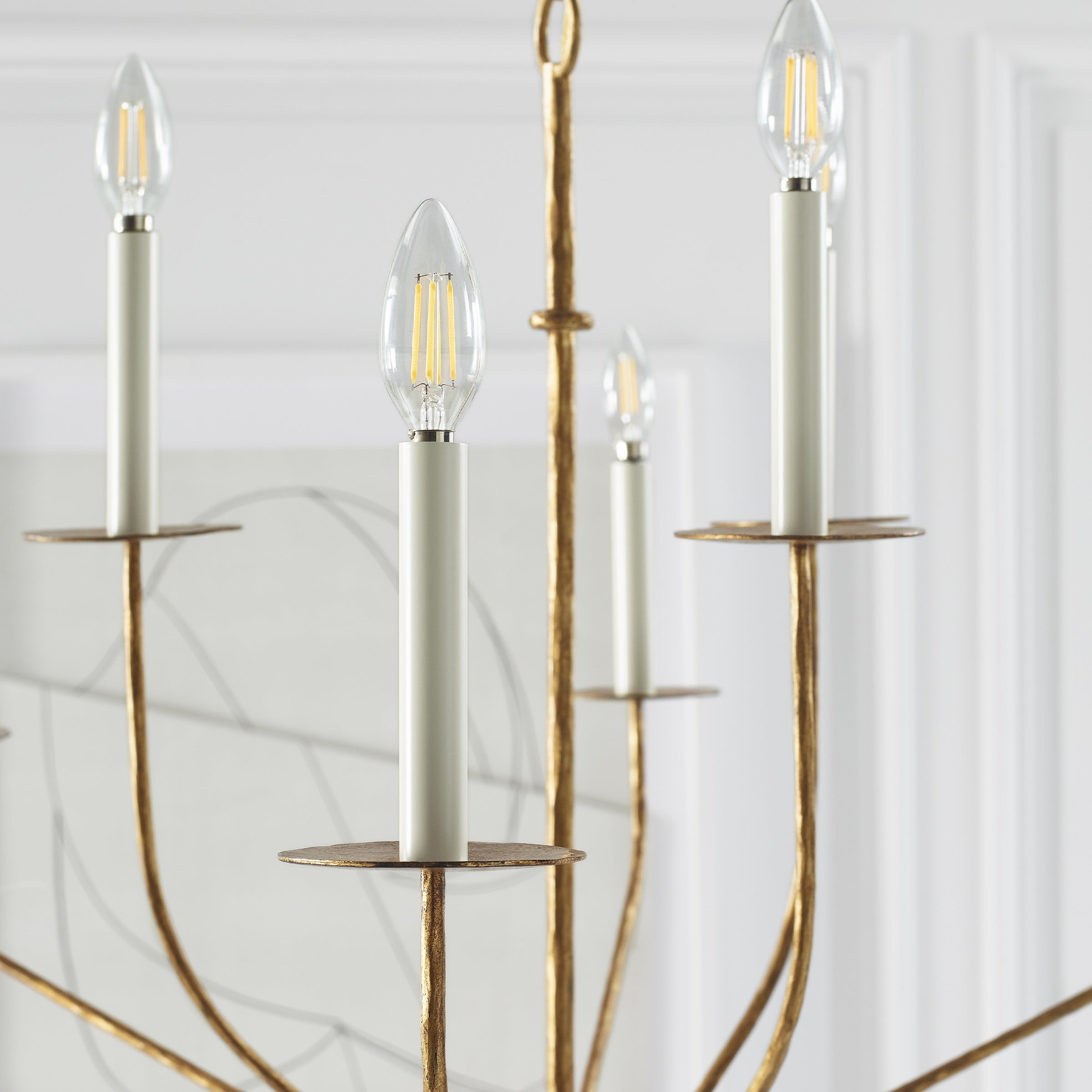 Caeluvyh Vintage Industrial Black Metal Chandelier - Neutralighting