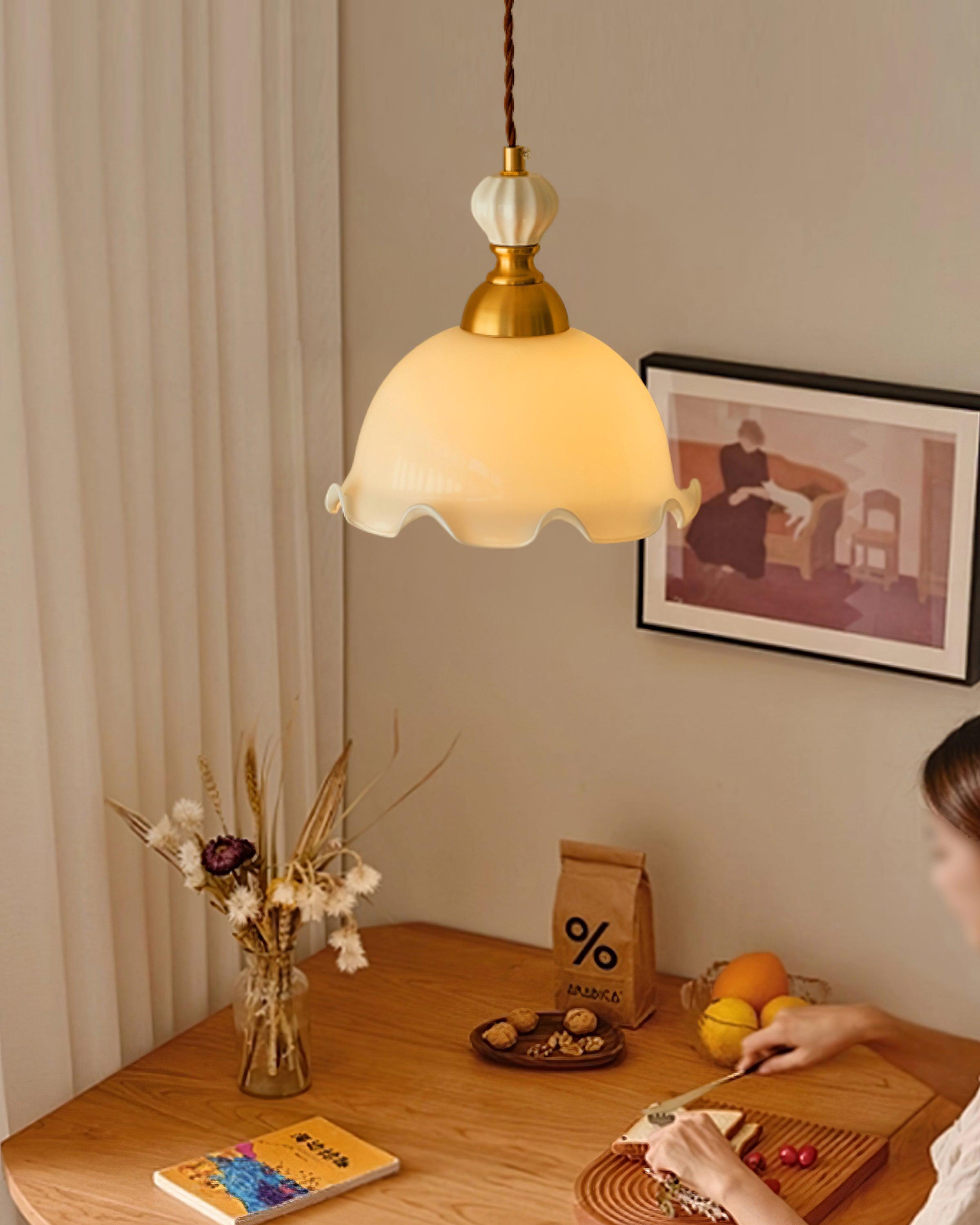 Pendant Lamp Wavy Edge Glass Shade Soft Glow Vintage Romantic - Neutralighting