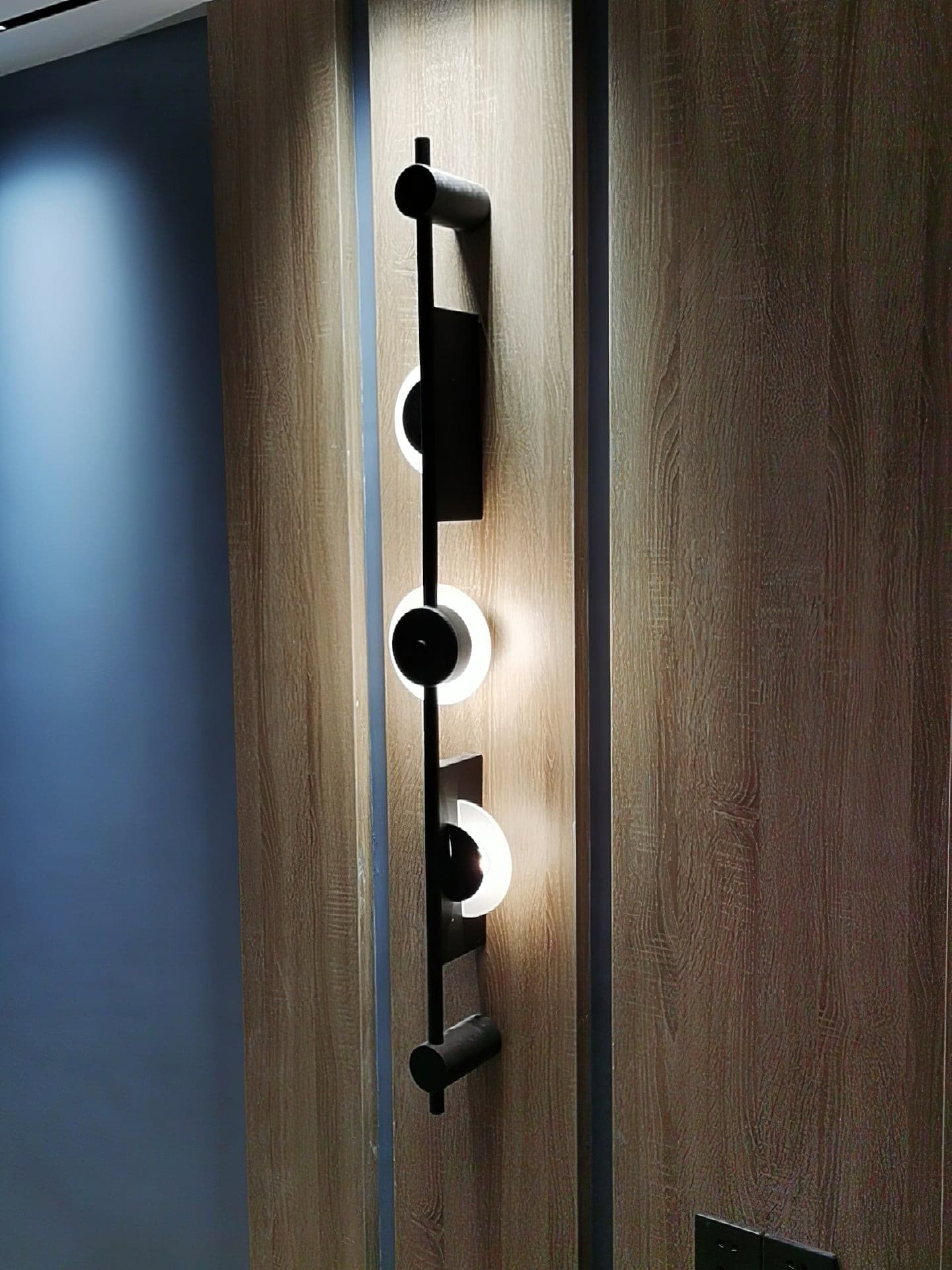 Slender Wall Lamp Alabaster Modern Minimalist - Neutralighting