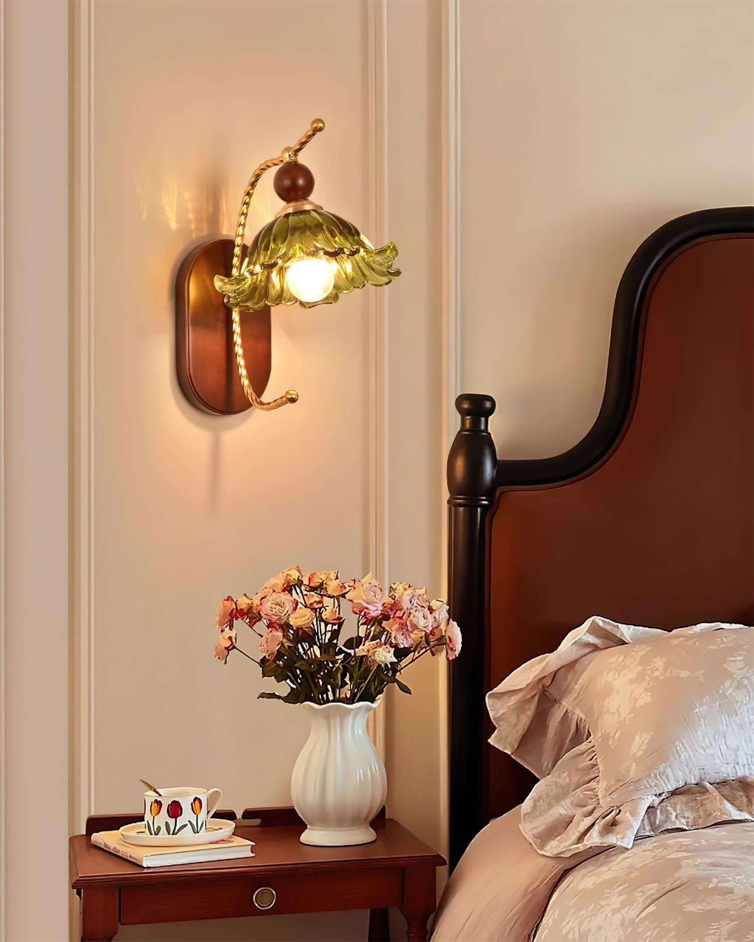 Calyx Wall Lamp