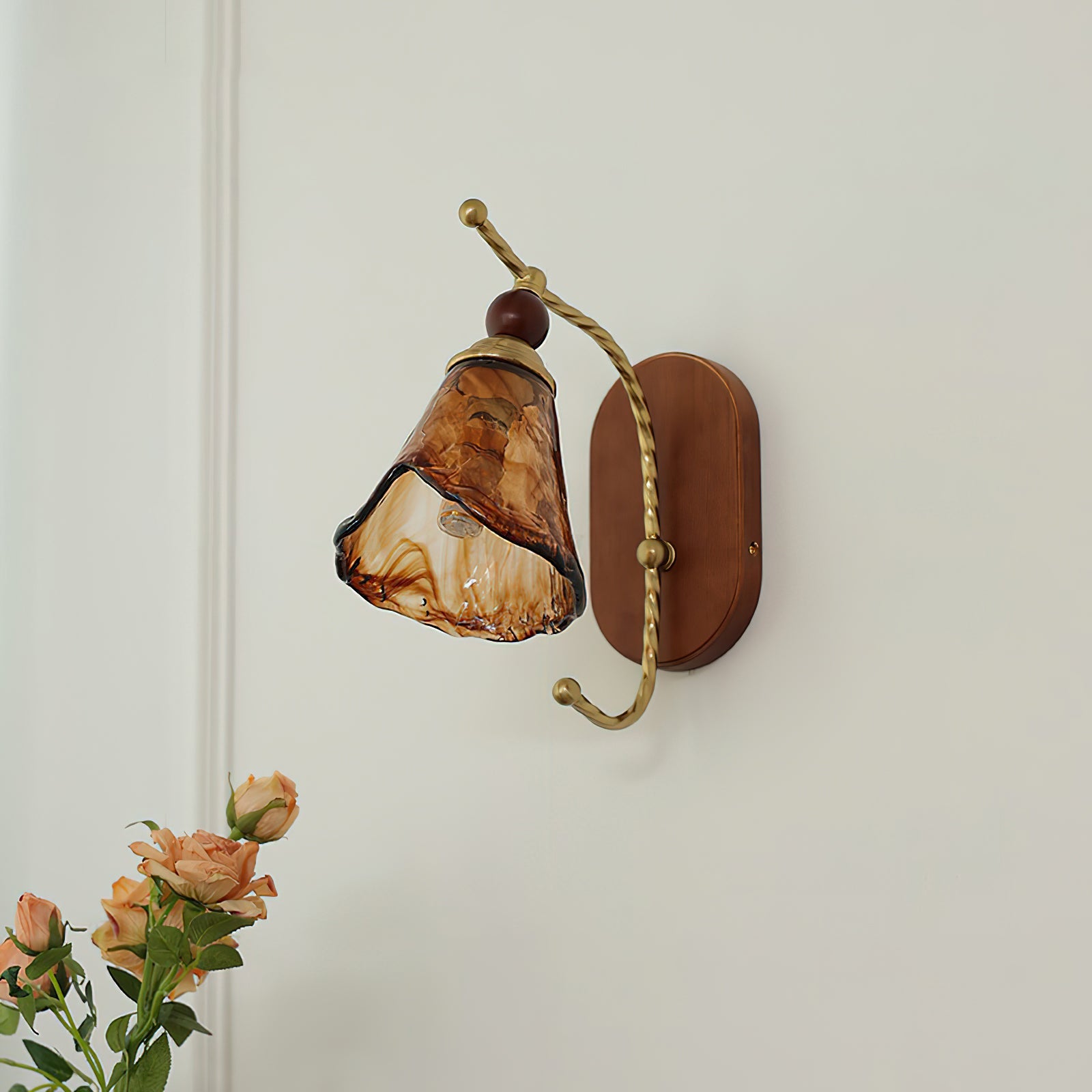 Calyx Wall Lamp