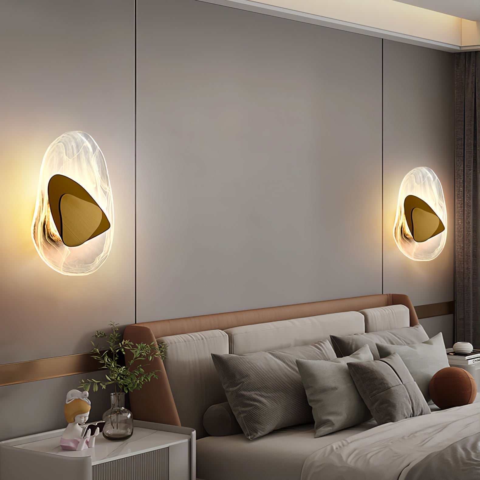 Beatrice Artistic Black Glass Wall Lamp - Neutralighting