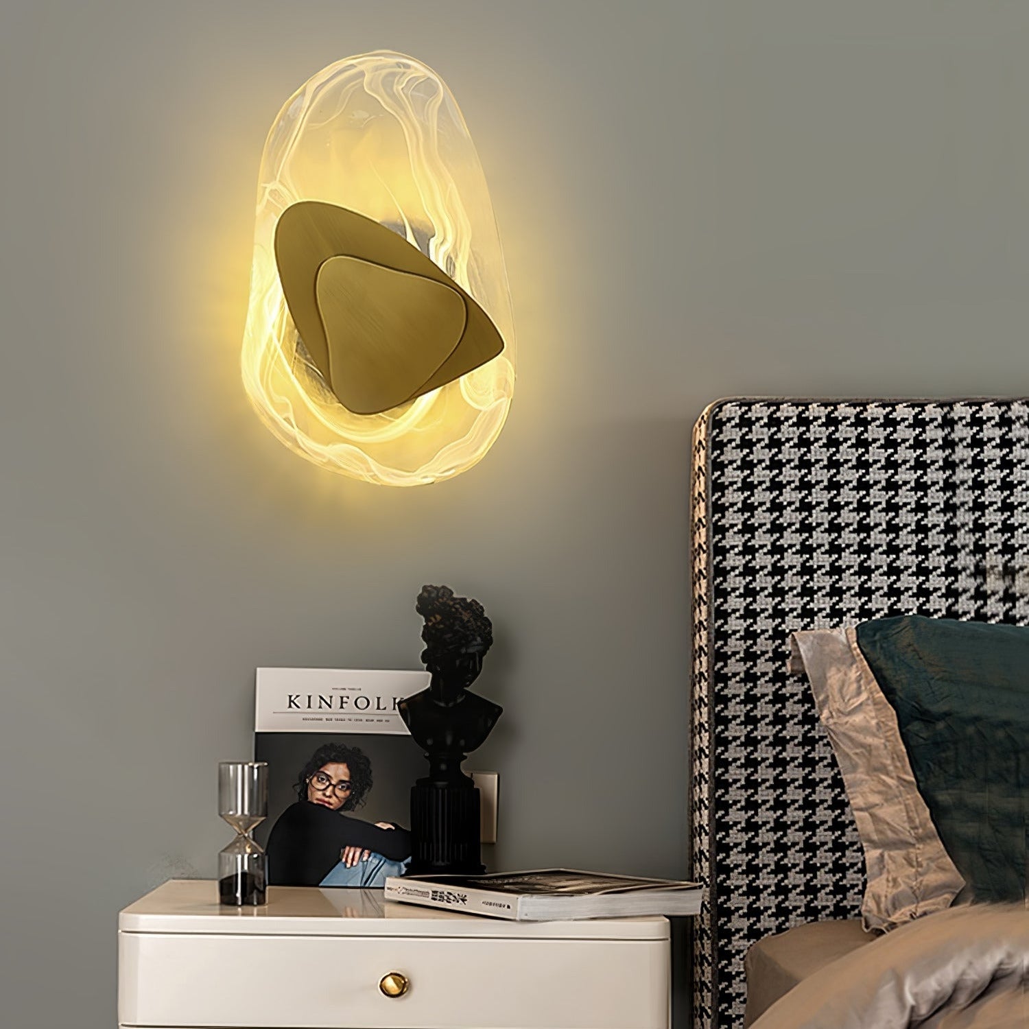 Beatrice Artistic Black Glass Wall Lamp - Neutralighting