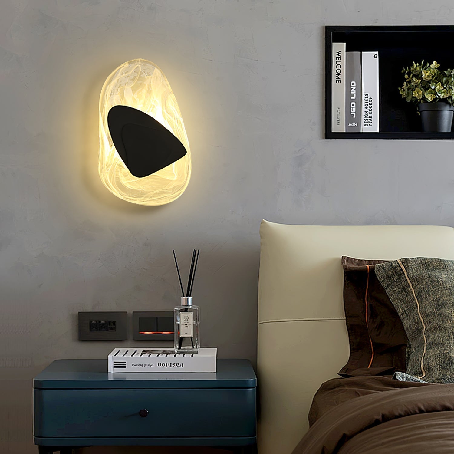 Beatrice Artistic Black Glass Wall Lamp - Neutralighting