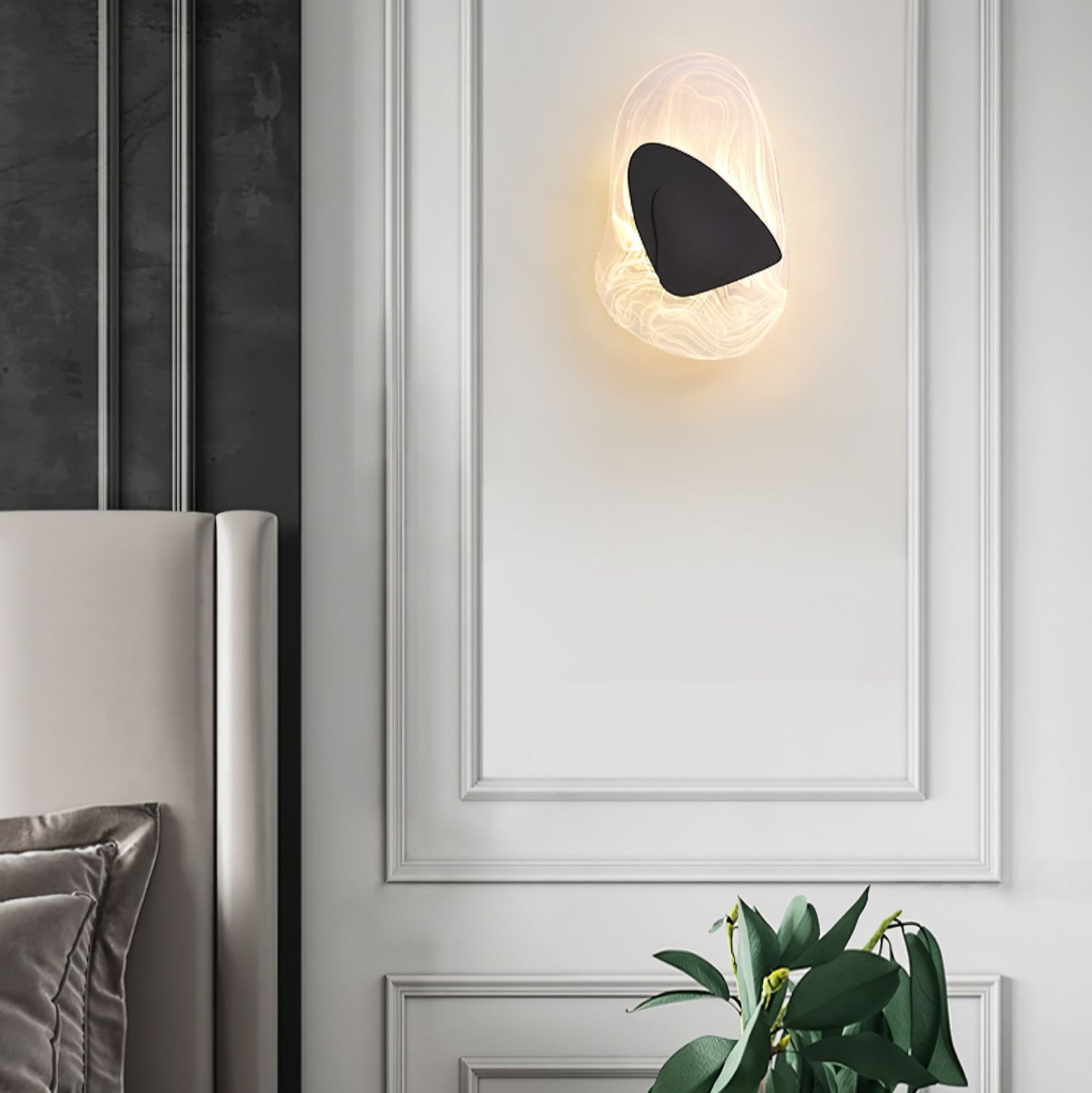 Beatrice Artistic Black Glass Wall Lamp - Neutralighting