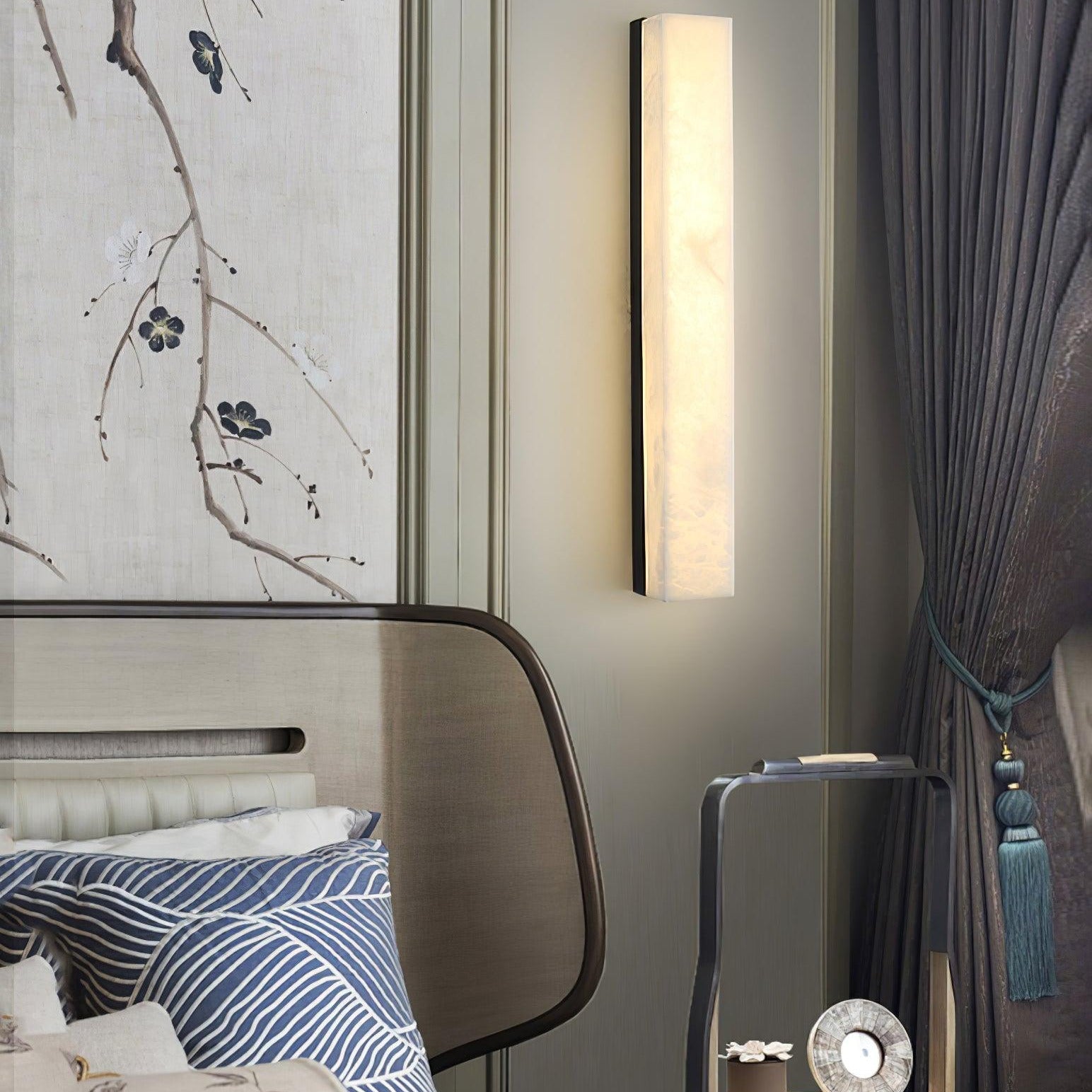 Isen Linear Brass Alabaster Wall Lamp - Neutralighting