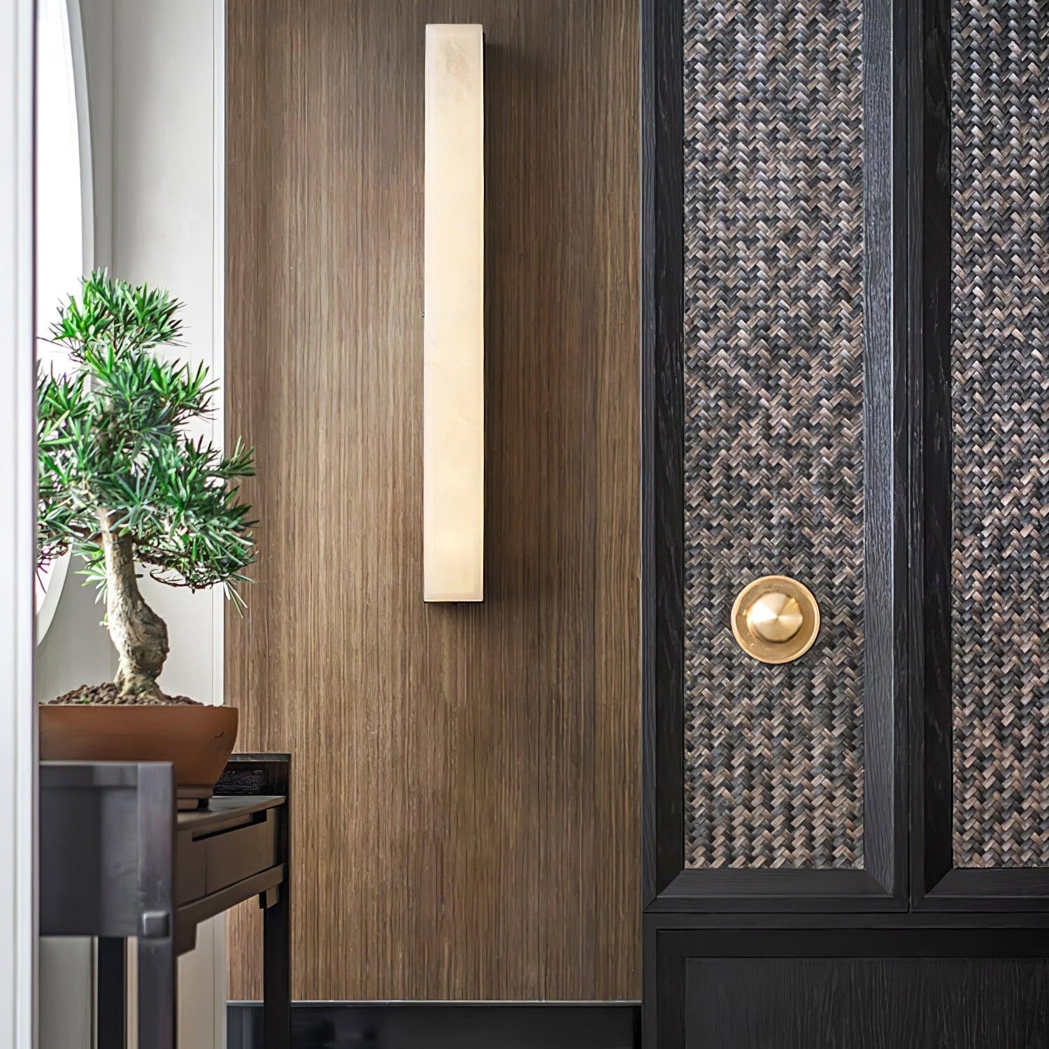 Isen Linear Brass Alabaster Wall Lamp - Neutralighting
