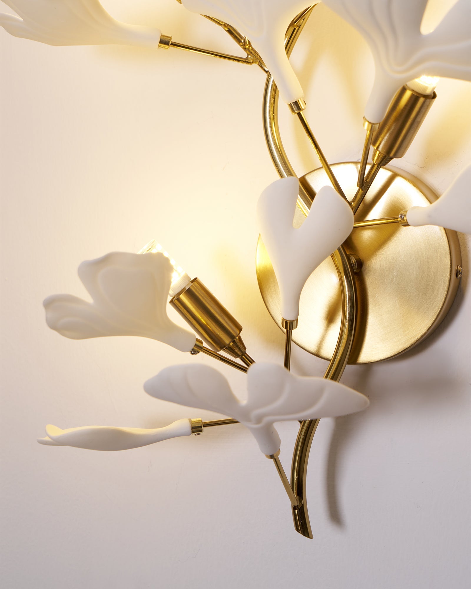 Wall Lamp Gingko Ceramic Petal Shades Gold Art Nouveau - Neutralighting