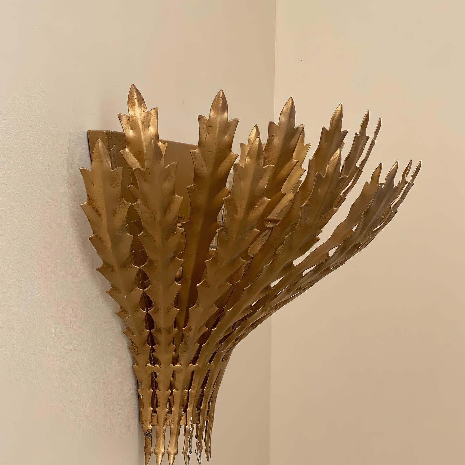 Wall Light Handmade Leaf Motif Metal Body Elegant Sconce - Neutralighting