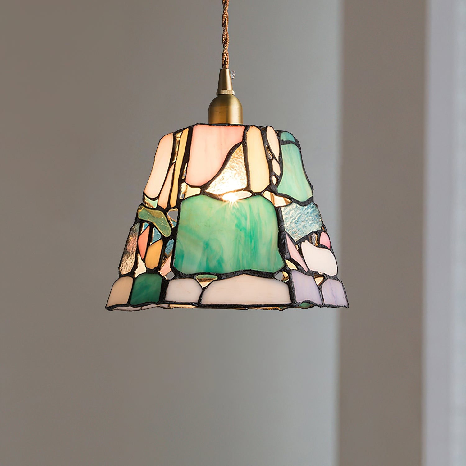 Mavine Tiffany-Style Stained Glass Pendant Light - Neutralighting