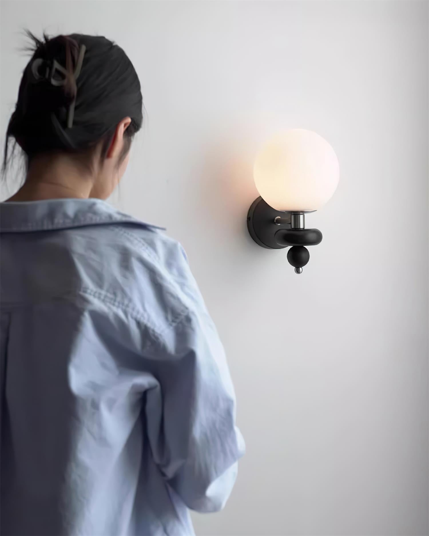 Evelo Modern Globe Wall Lamp - Neutralighting