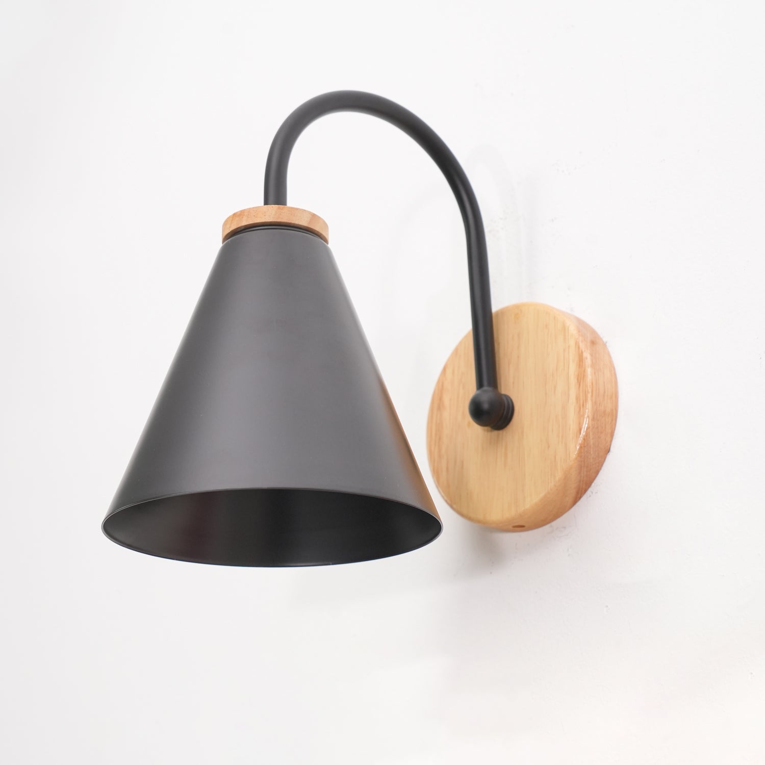 Sern Nordic Wood Wall Lamp - Neutralighting