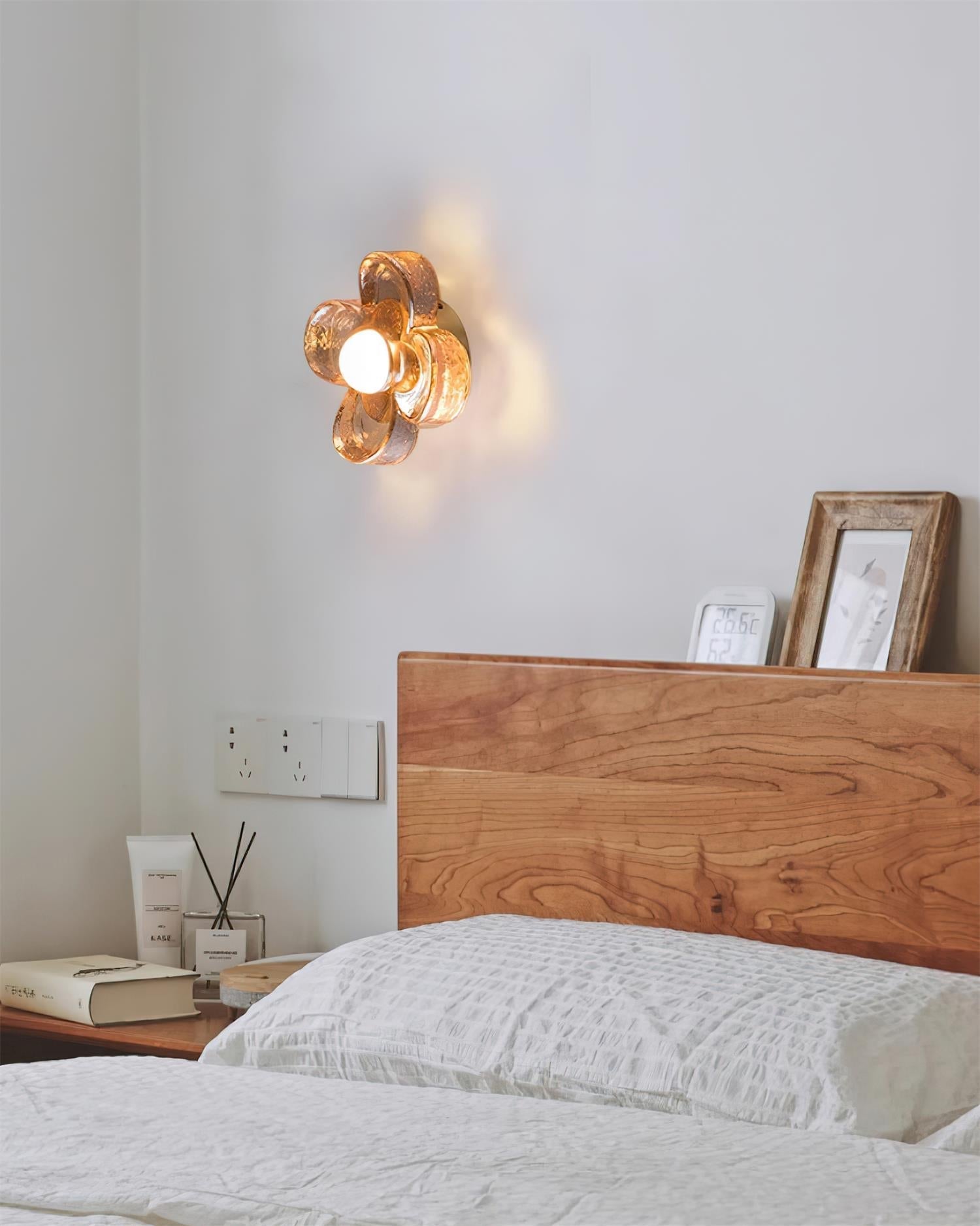 Ceiling Lamp with Amber Glass Clover Petals and Brass Scandi - Neutralighting