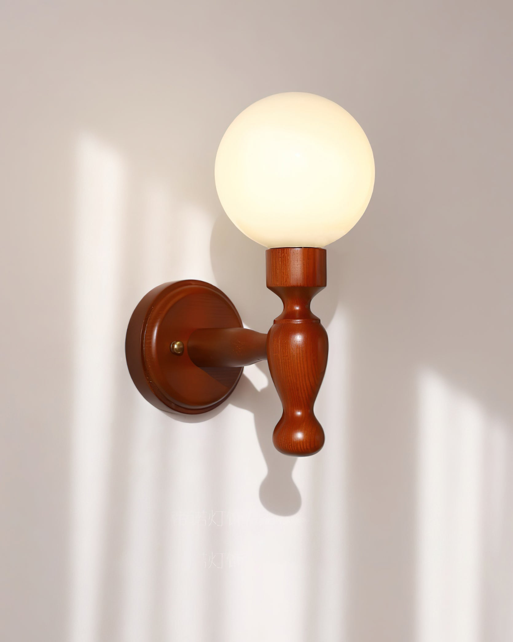 Mapleleaf Wooden Wall Lamp - Neutralighting