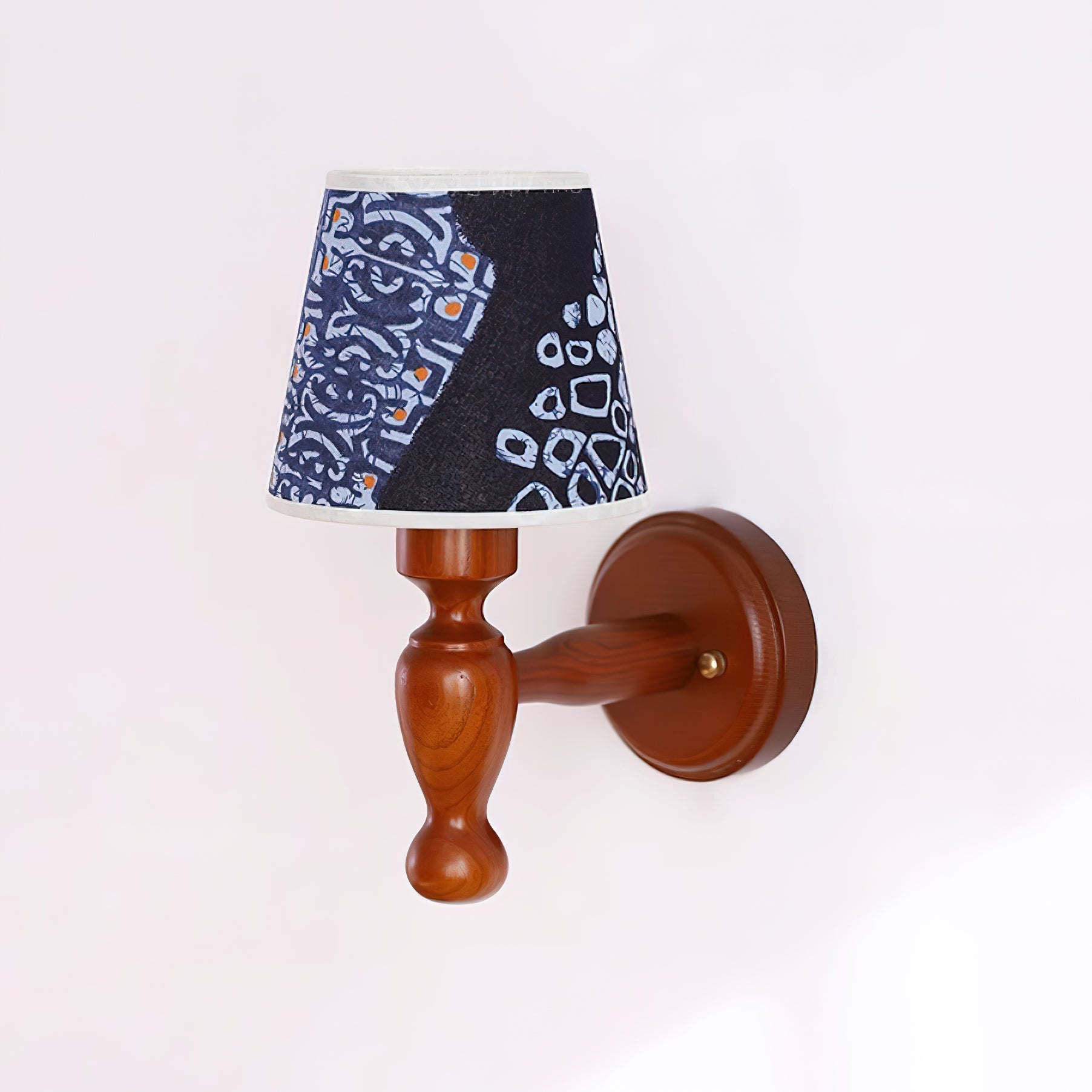 Mapleleaf Wooden Wall Lamp - Neutralighting