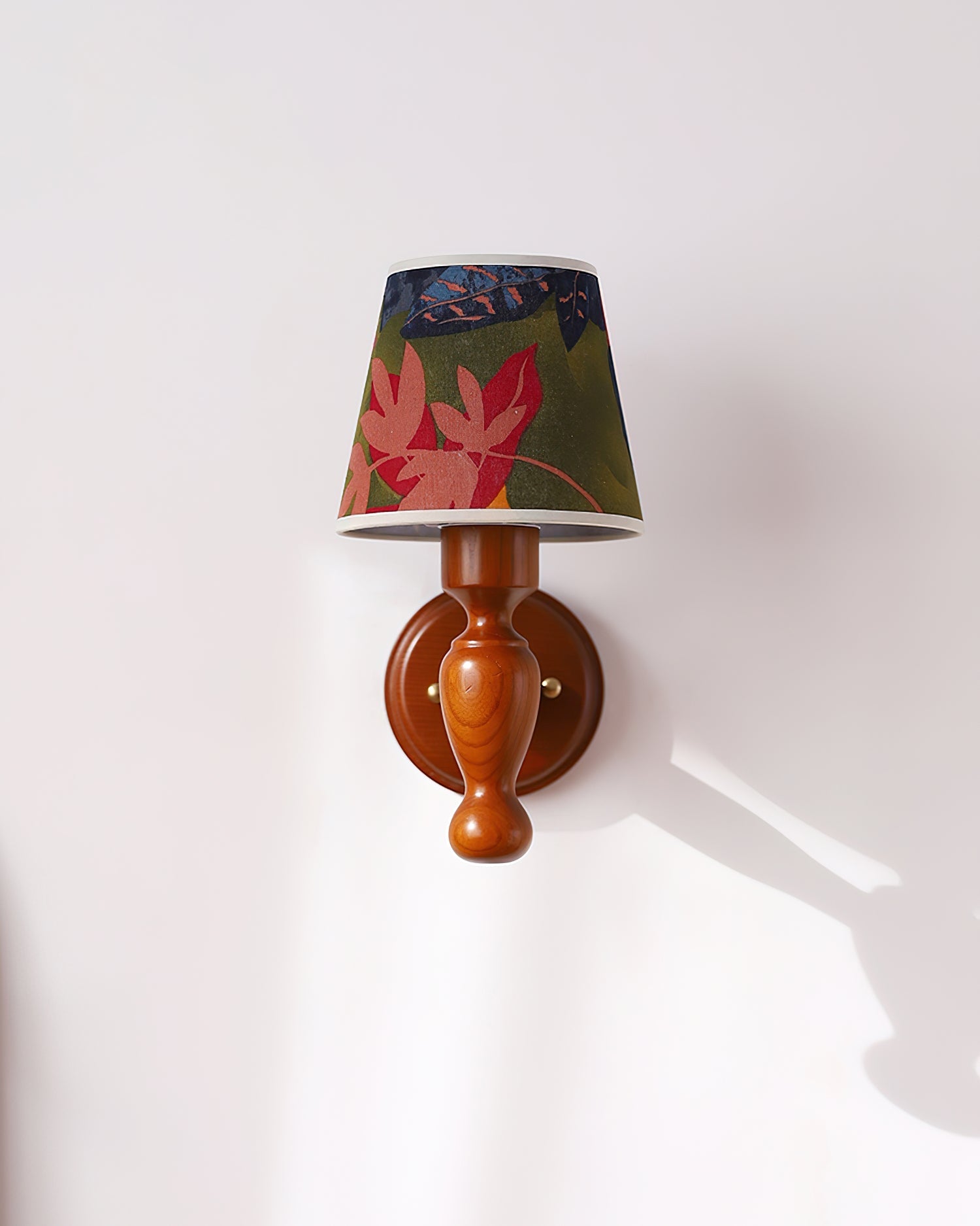 Mapleleaf Wooden Wall Lamp - Neutralighting