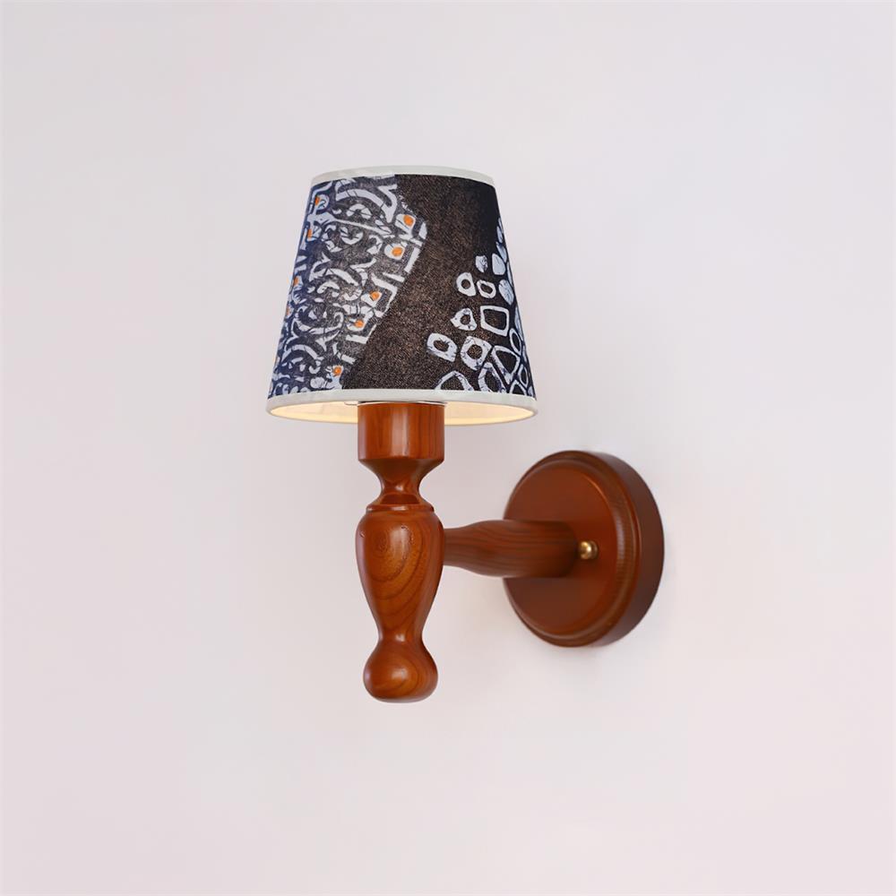 Mapleleaf Wooden Wall Lamp - Neutralighting