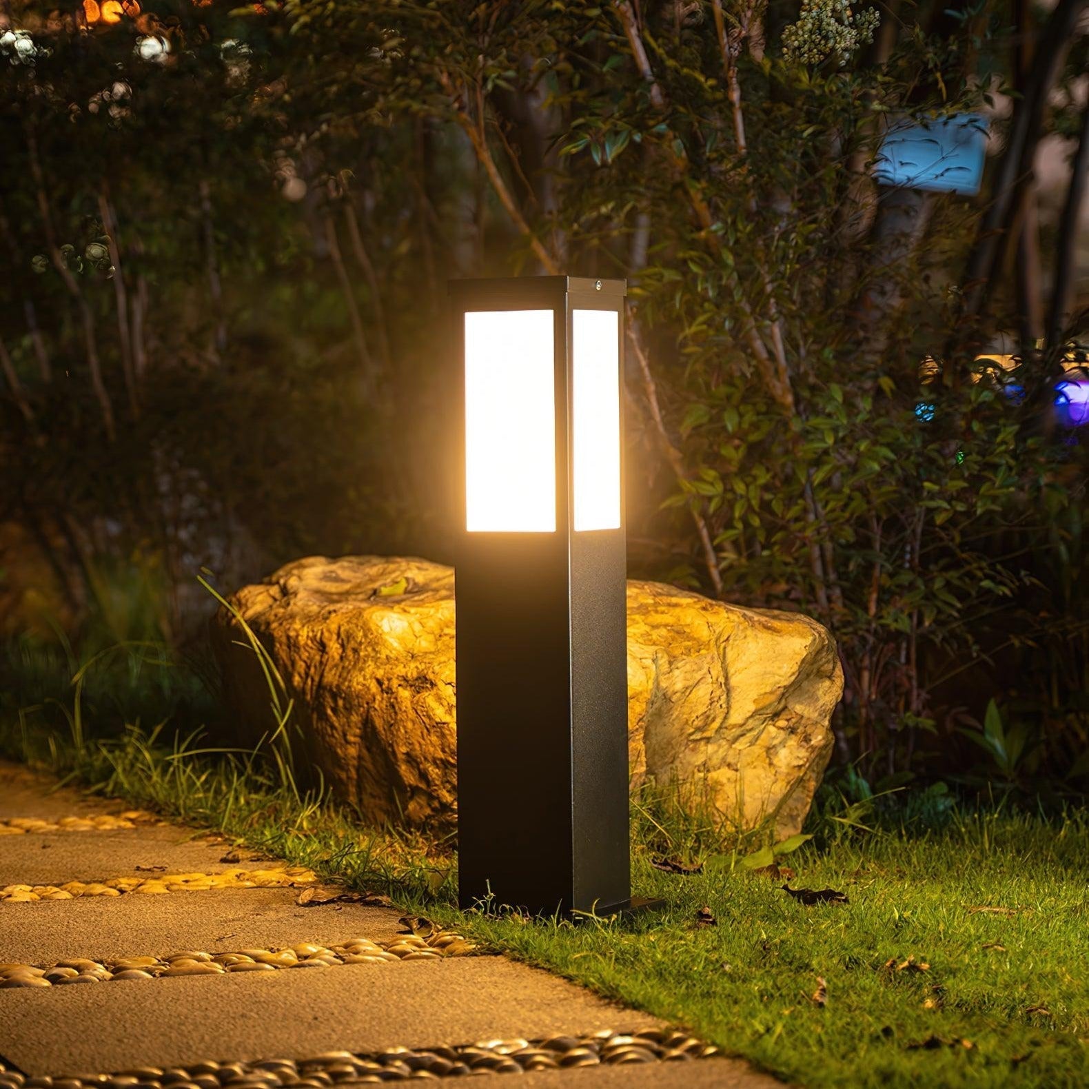 Leo Bollard Solar Outdoor Light - Neutralighting